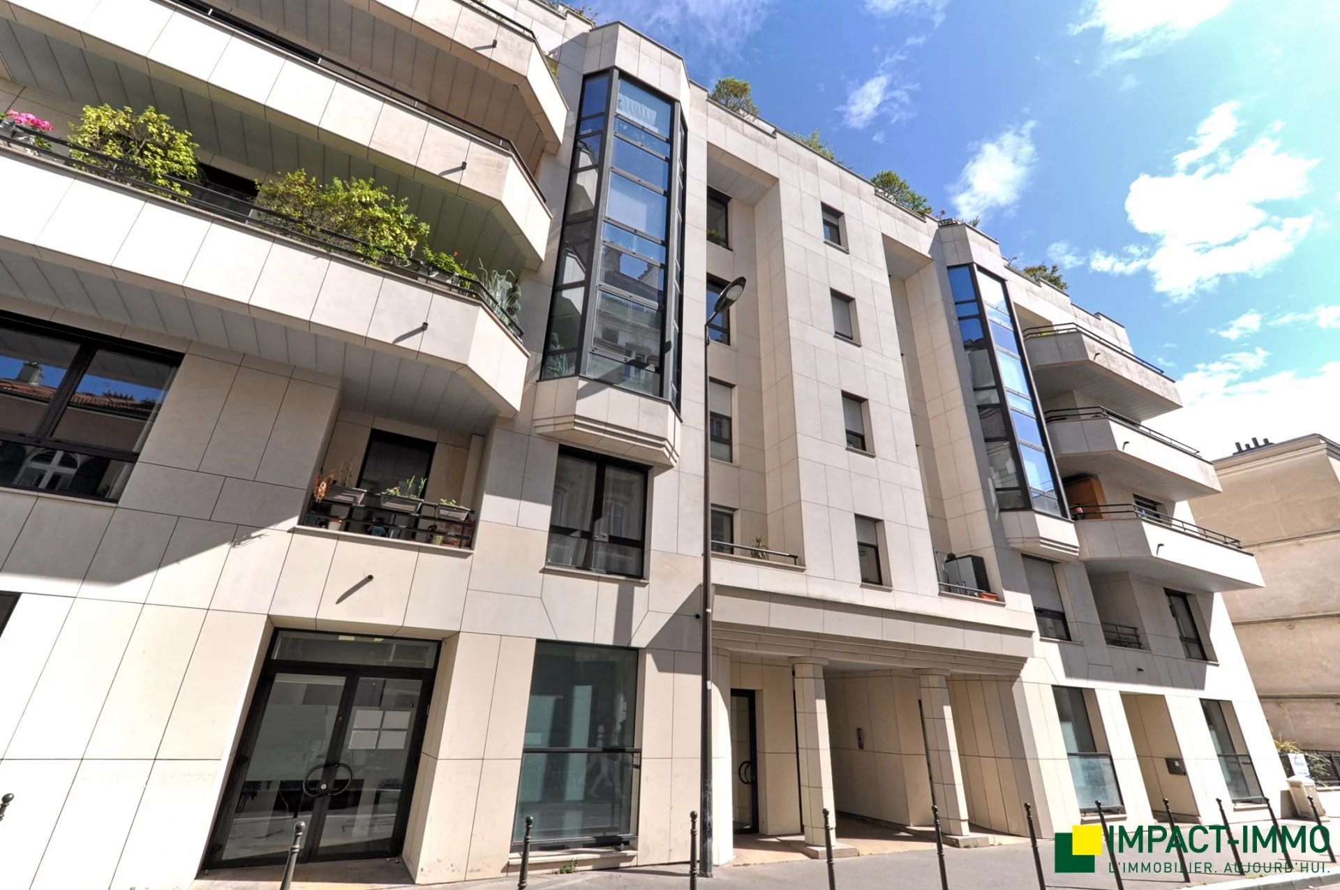 EXCLUSIVITÉ : BOULOGNE NORD, MARCHÉ ESCUDIER / STUDIO BALCON ASCENSEUR