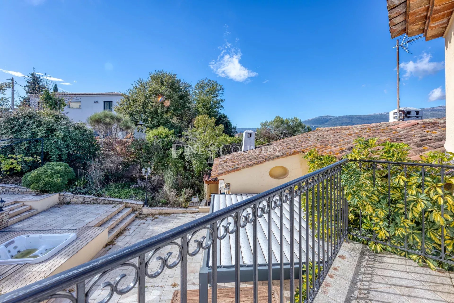 Photo of For sale  Villa in Valbonne - Panoramic view