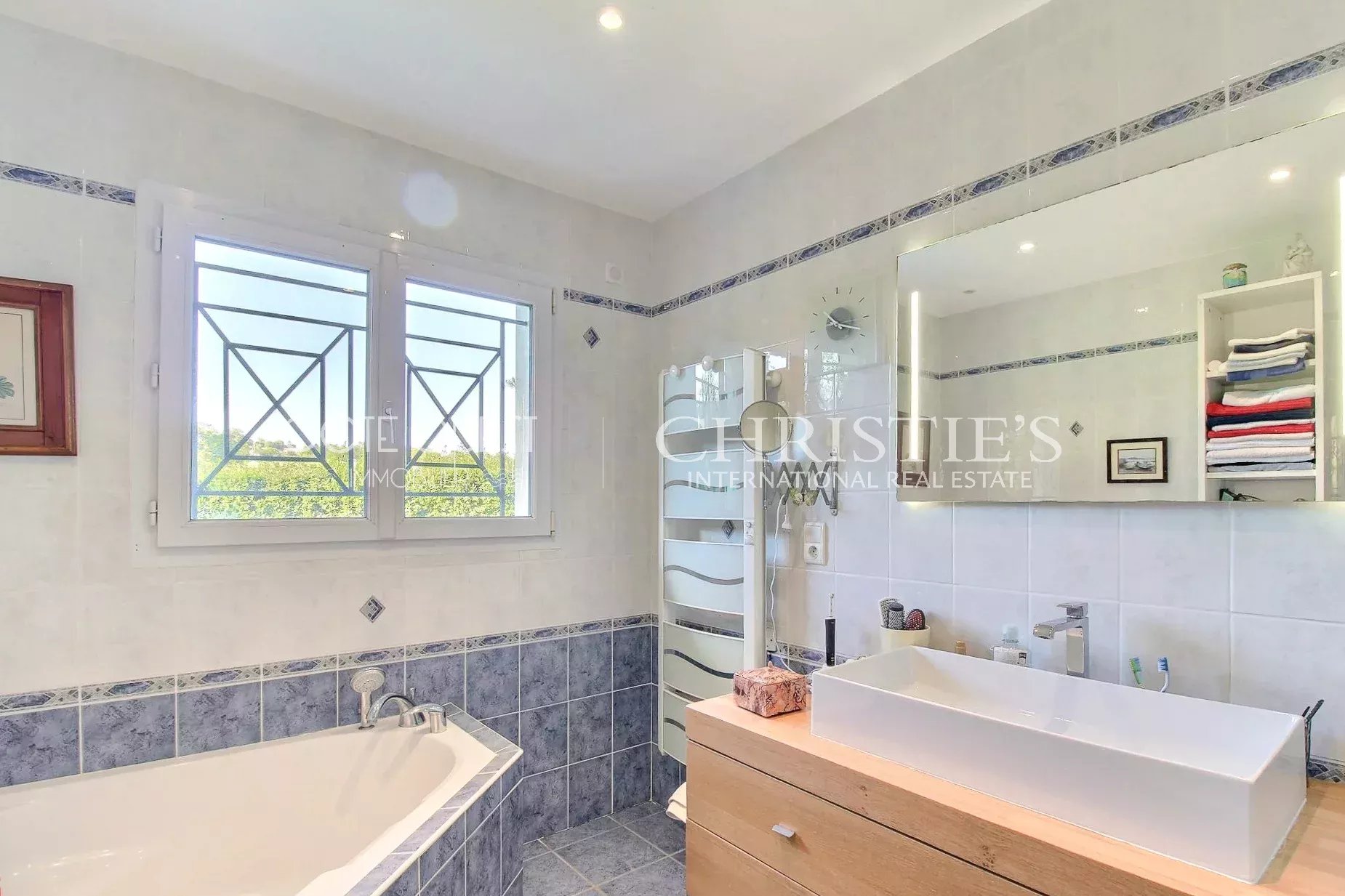4 Bedroom Villa/Townhouse's Image 6