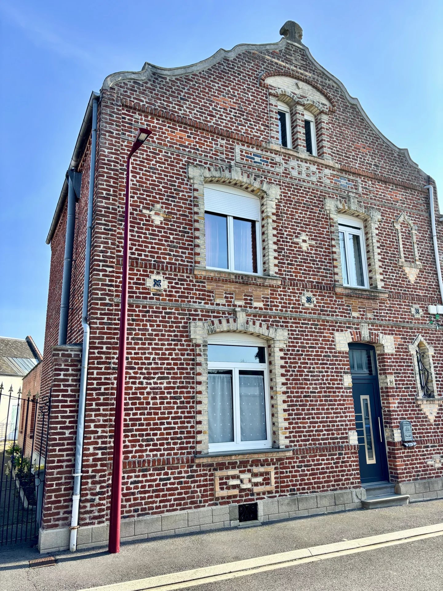 Maison de ville Semi mitoyenne 143m2 + grange