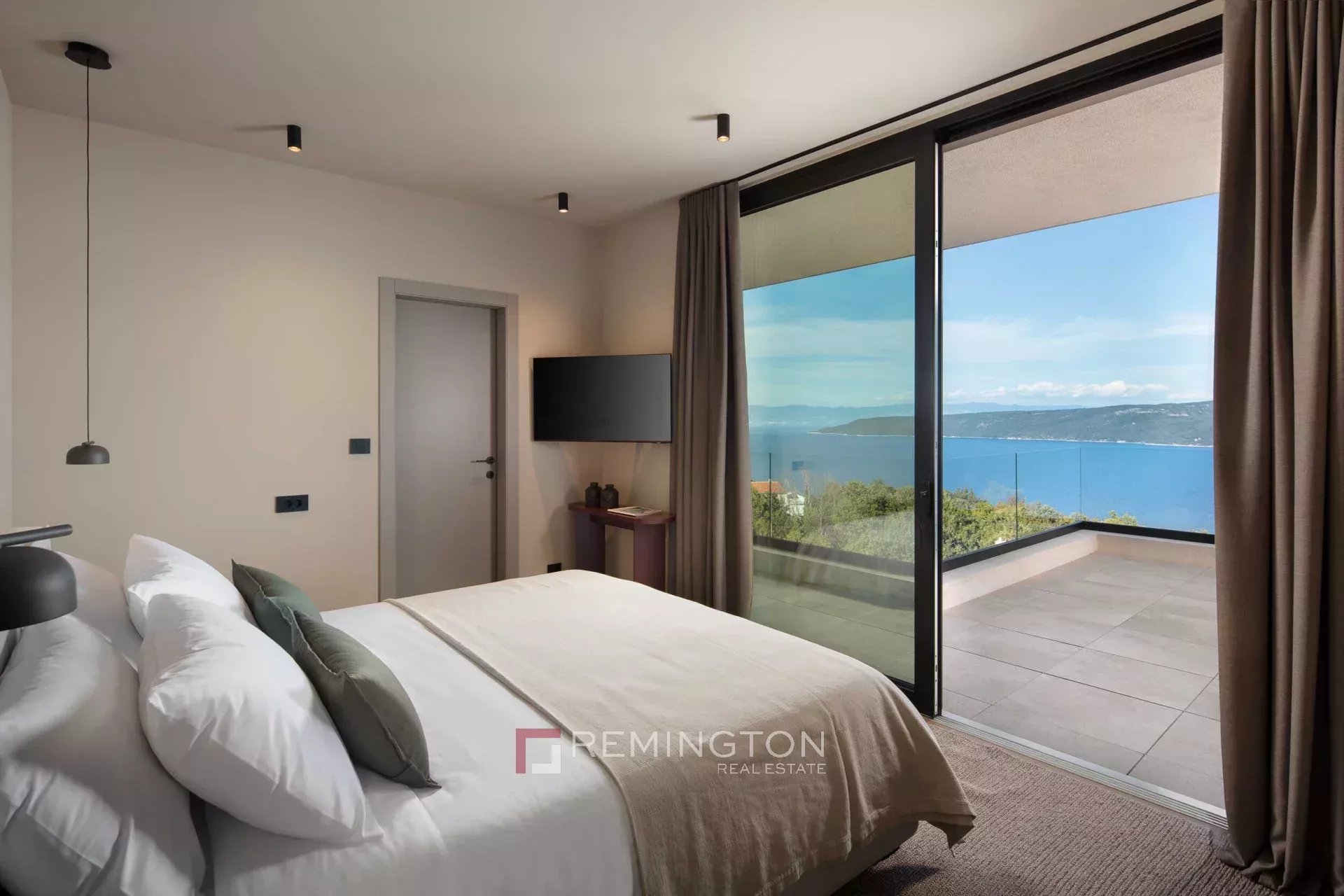 4 Bedroom Villa/Townhouse's Image 12