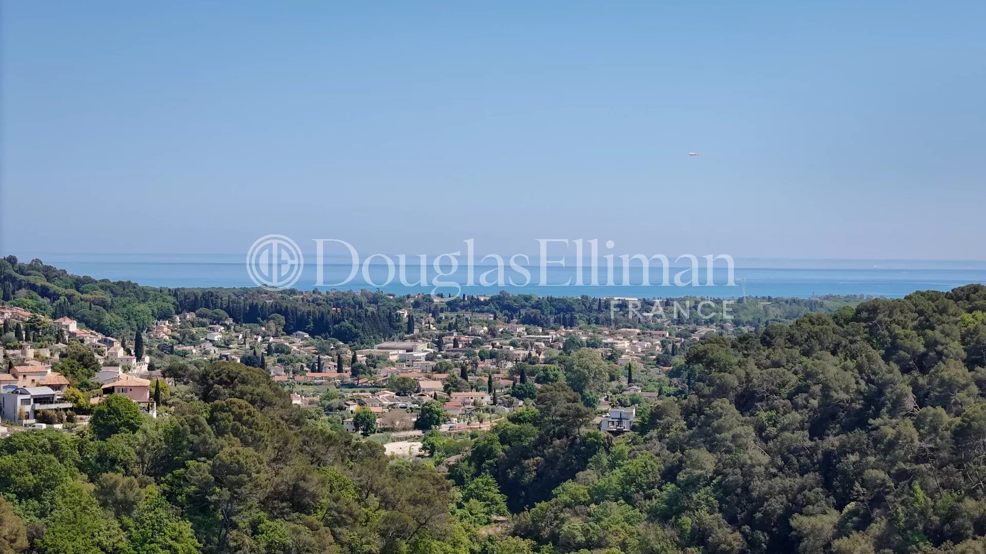 BIOT – Contemporary villa with panoramic view - Picture n°2