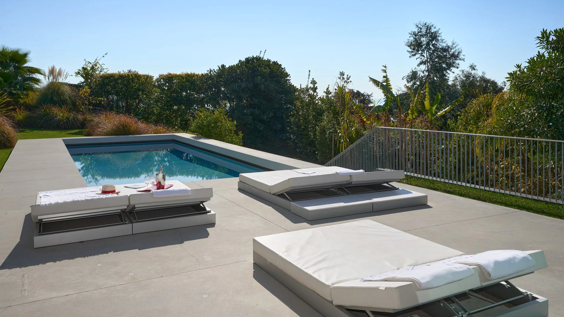 ATTRACTIVE AND MODERN VILLA