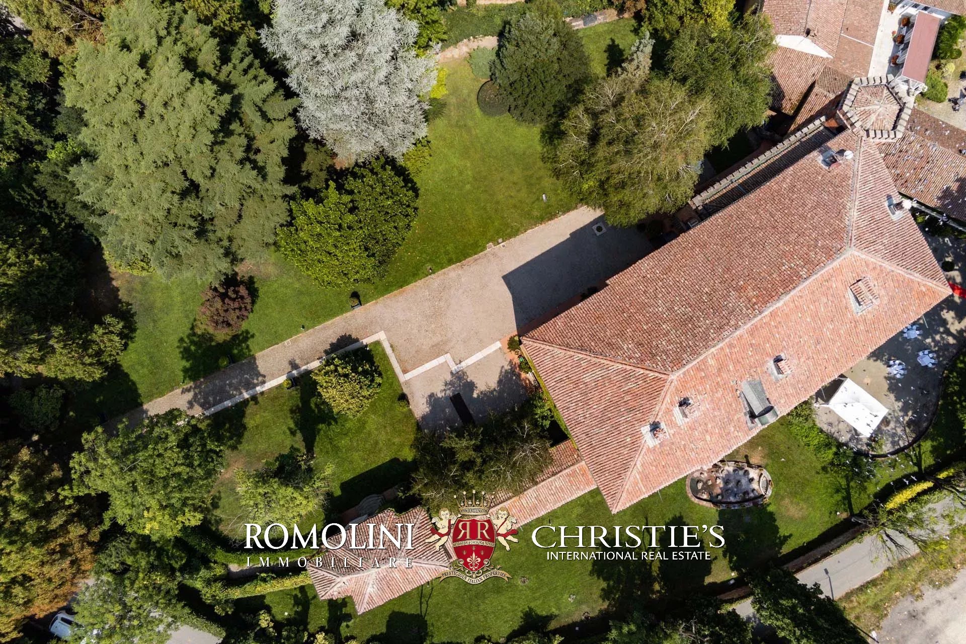 10 Bedroom Chateau's Image 16