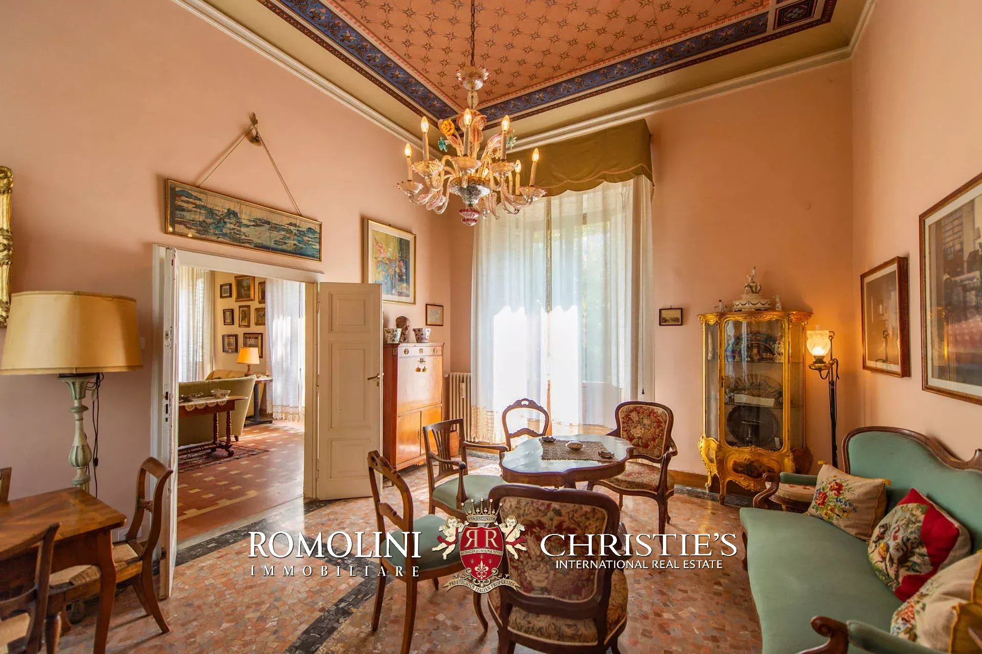 16 Bedroom Vineyard's Image 41