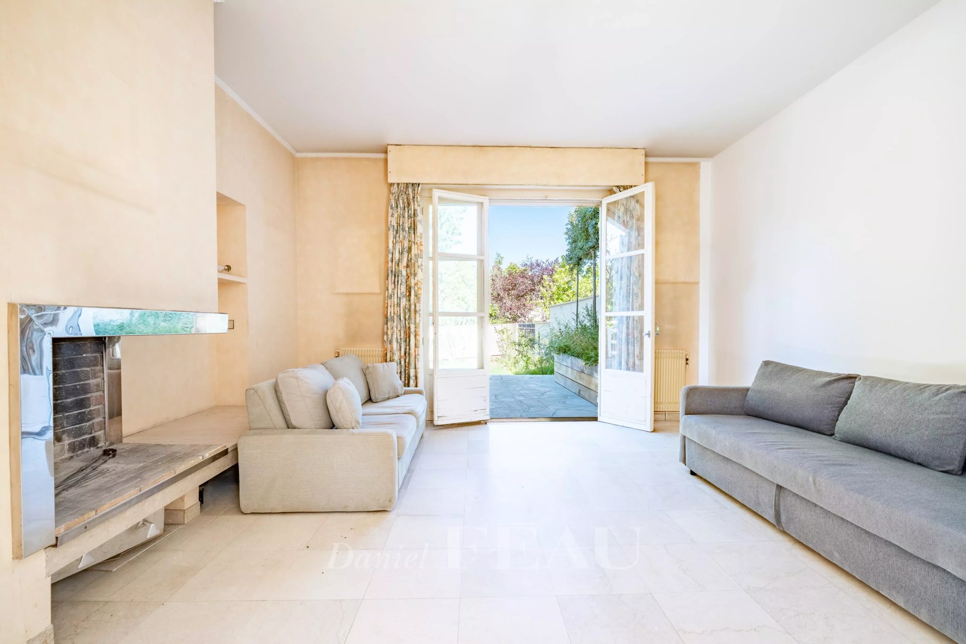 7 Bedroom Villa/Townhouse's Image 4