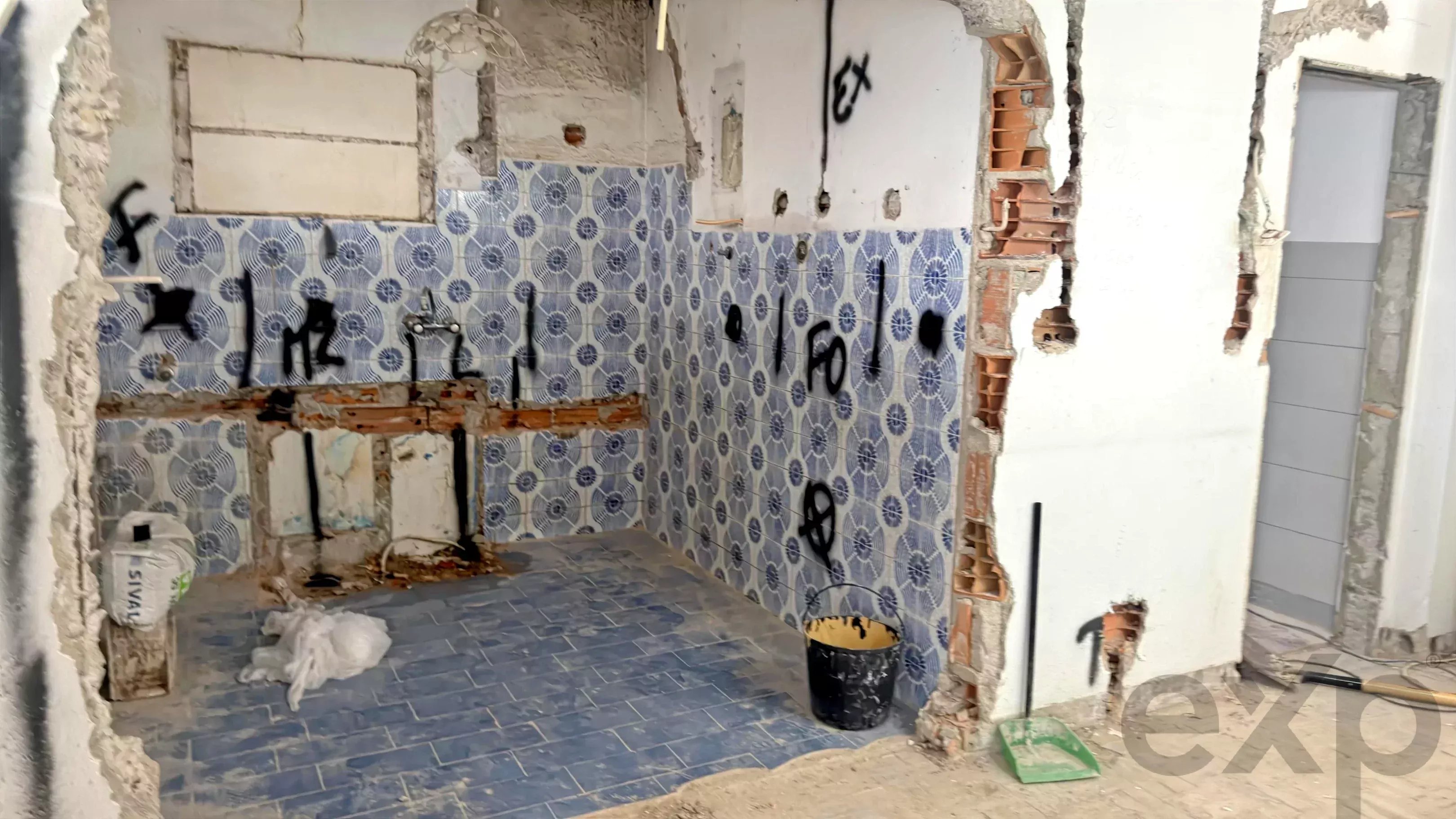2-Bedroom Apartment to remodel in Amora, 56 m² 2845-125 image 1