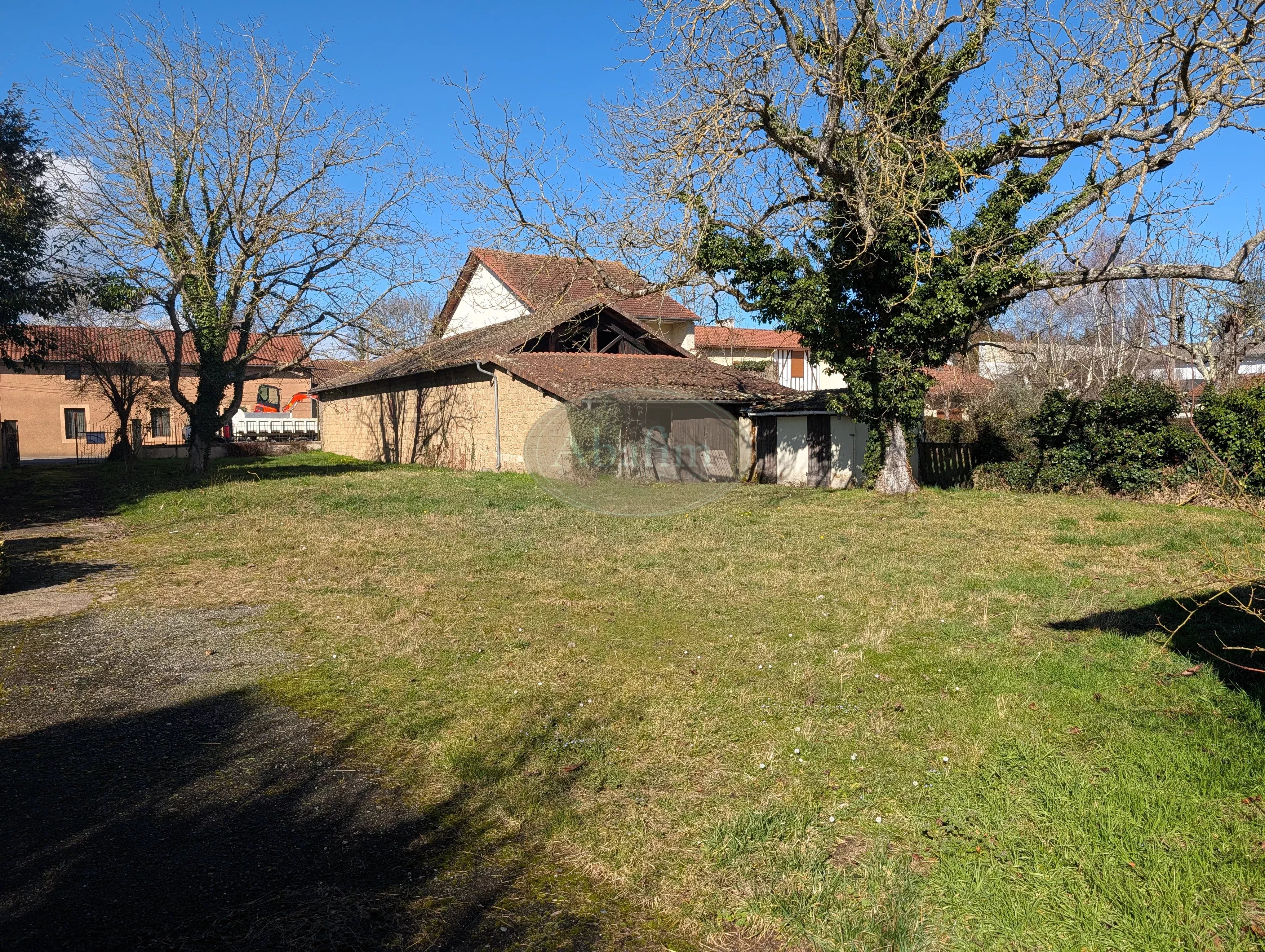 Grande maison à rénover - Photo 2