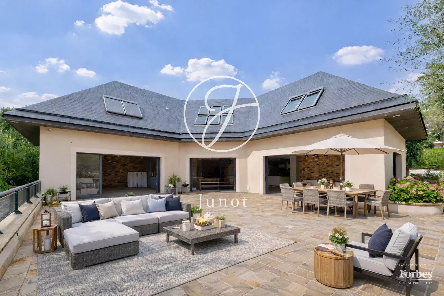 Verrières le Buisson - ENTRE LE CENTRE ET LA FORÊT - Maison à Vendre - 6 Chambres - 533m² - Terrain 1142m²