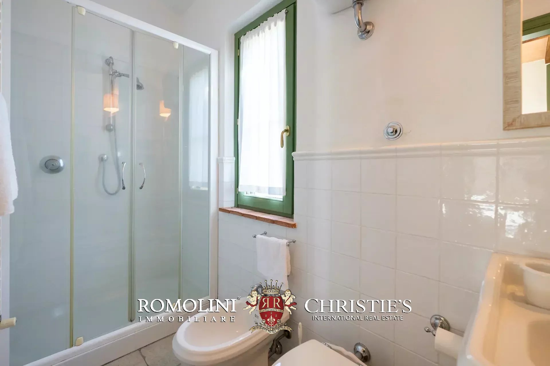6 Bedroom Villa/Townhouse's Image 38