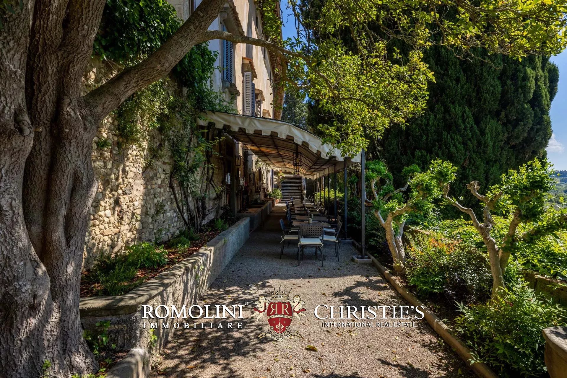 71 Bedroom Chateau's Image 16
