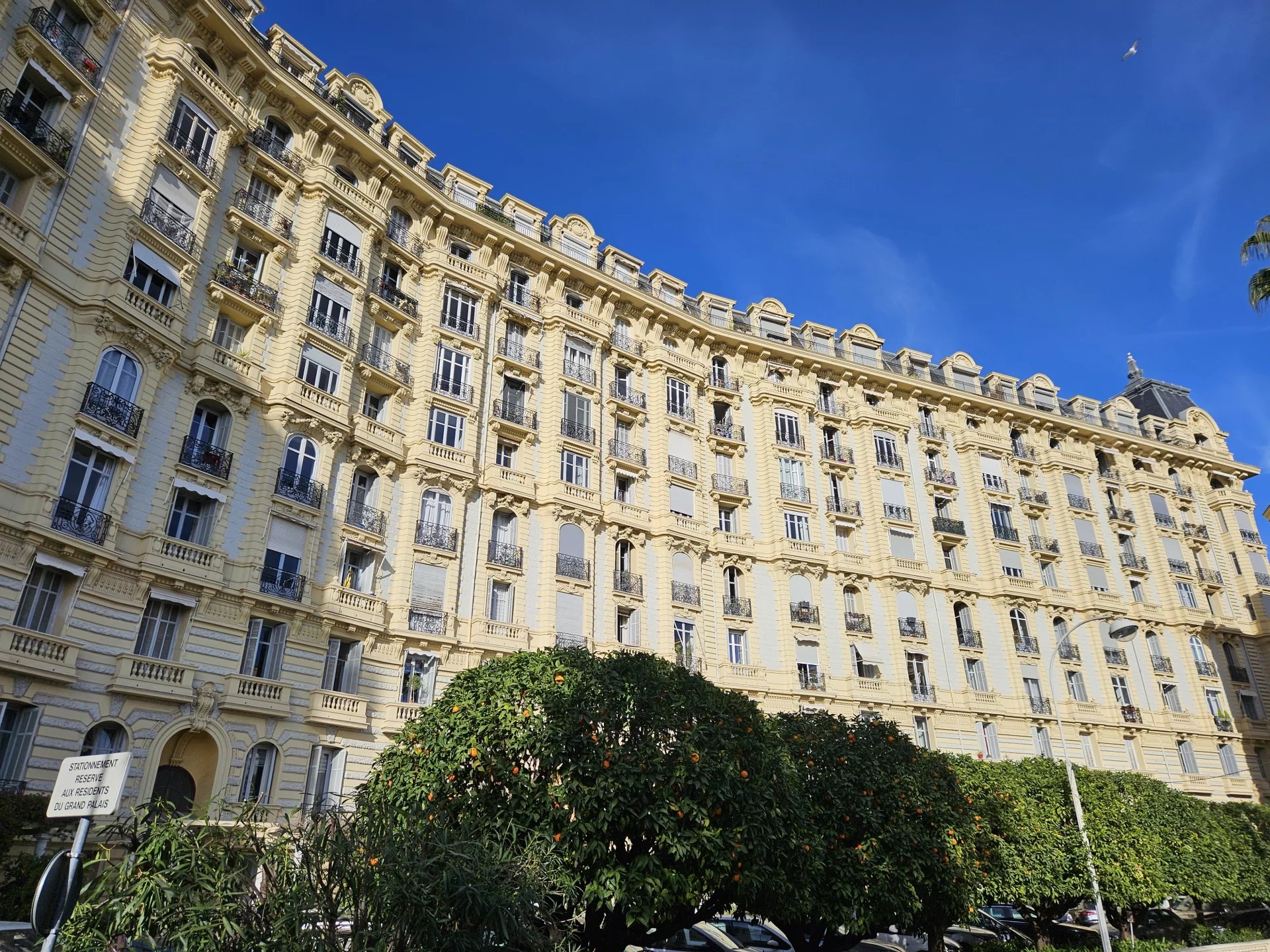3 rooms on the top floor with sea view - Nice Cimiez