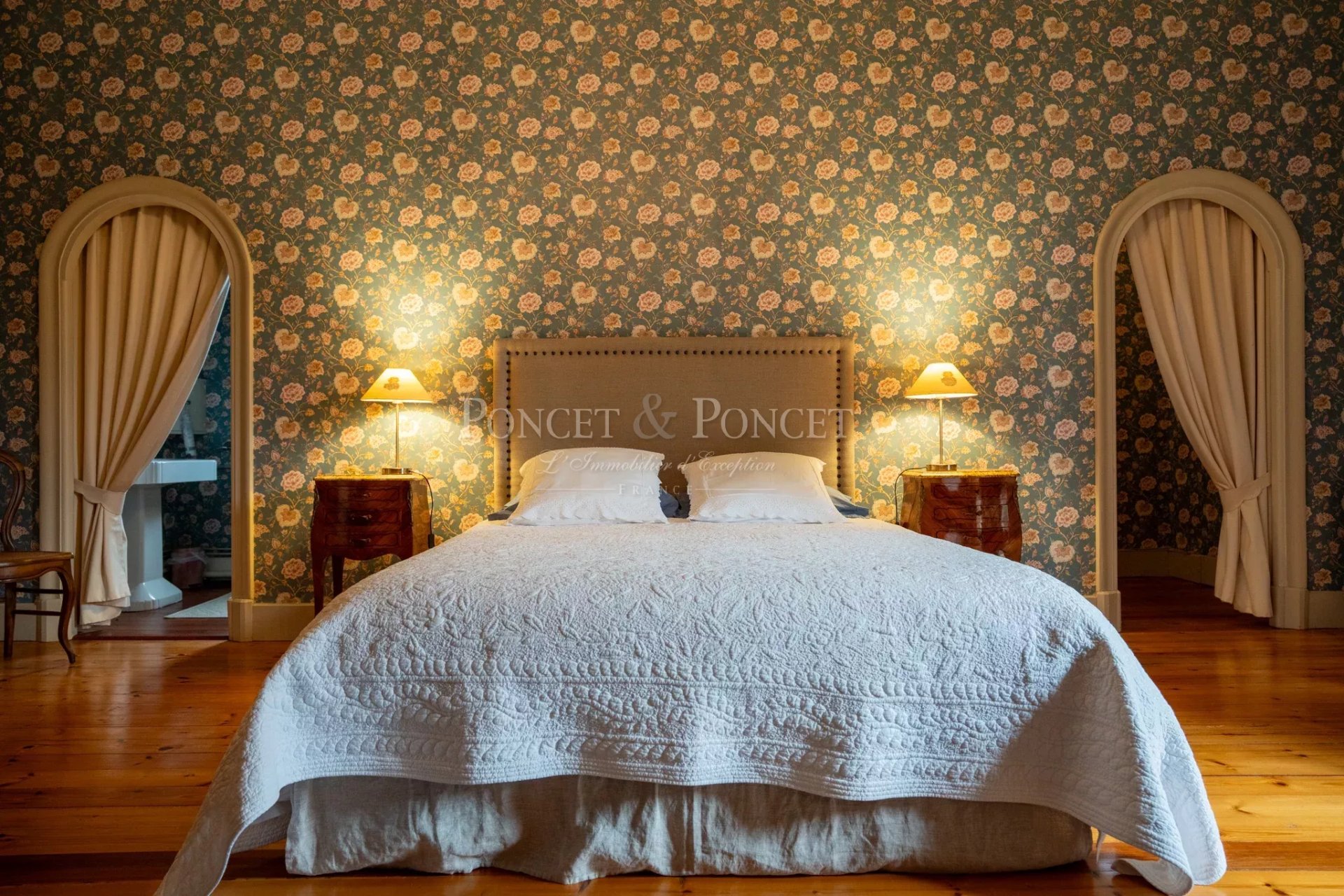 6 Bedroom Chateau's Image 23