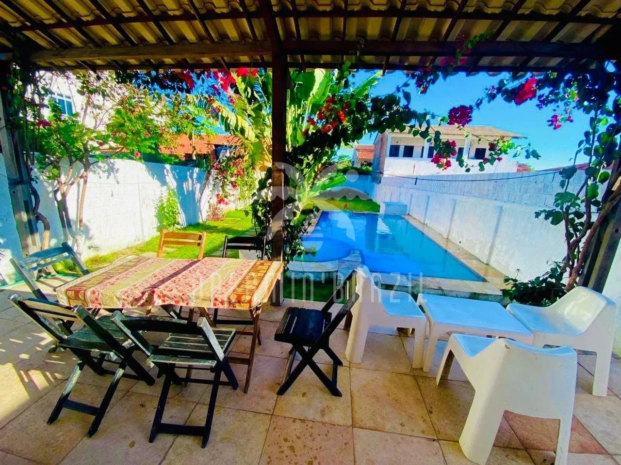 Charmante maison avec jardin et piscine au cœur...