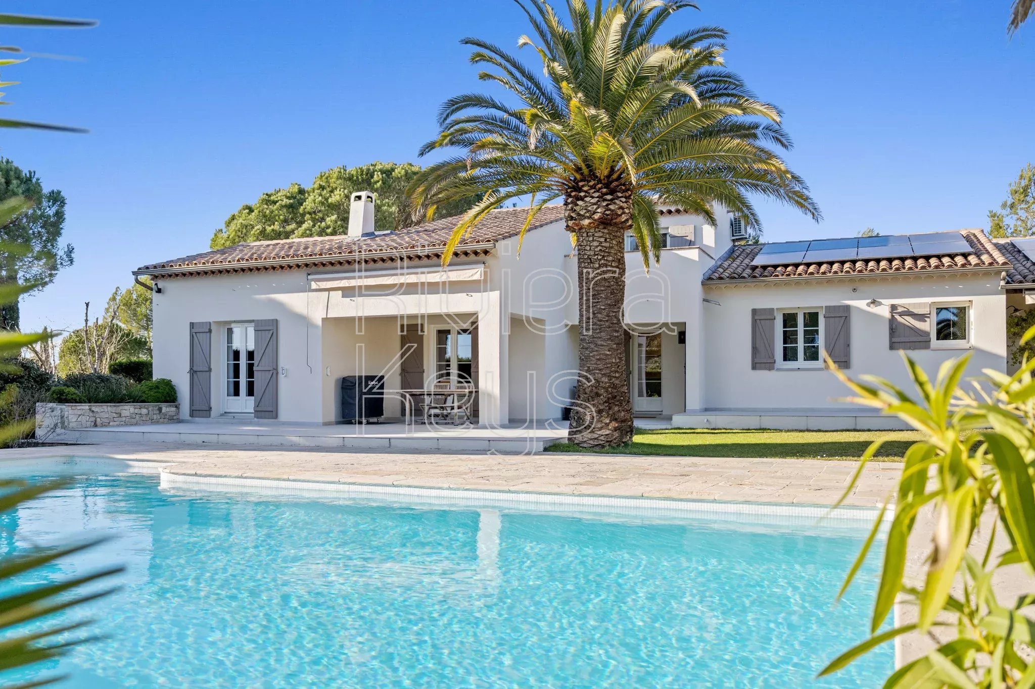 Roquebrune-sur-Argens – La Bouverie: Beautiful renovated villa with infinity pool and independent apartment