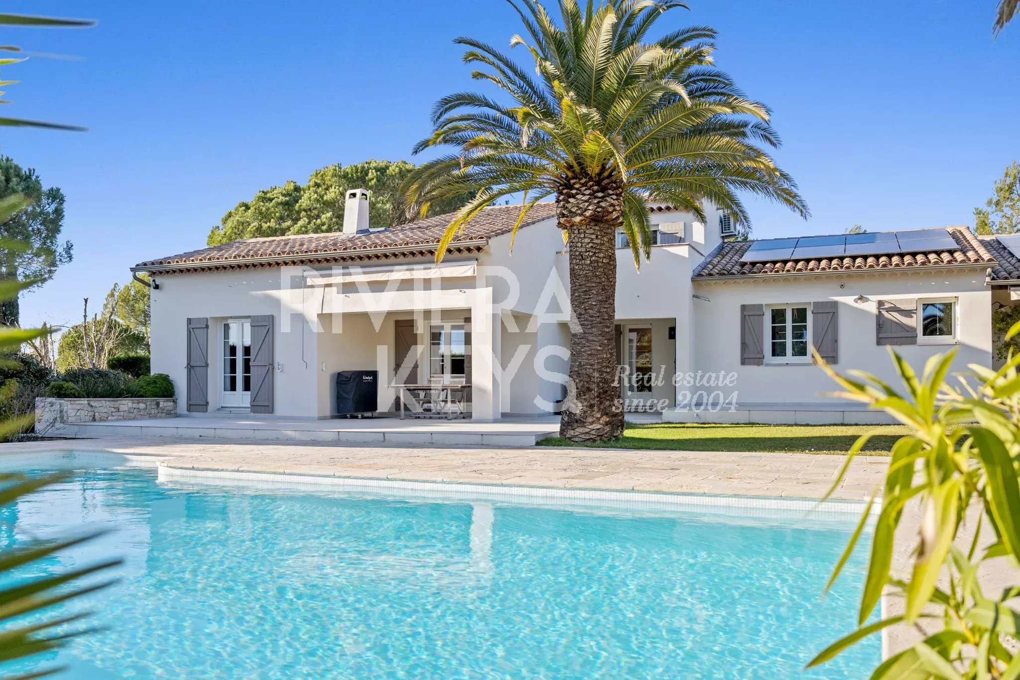 ROQUEBRUNE-SUR-ARGENS - La Bouverie : Magnifique villa avec piscine à débordement et appartement indépendant