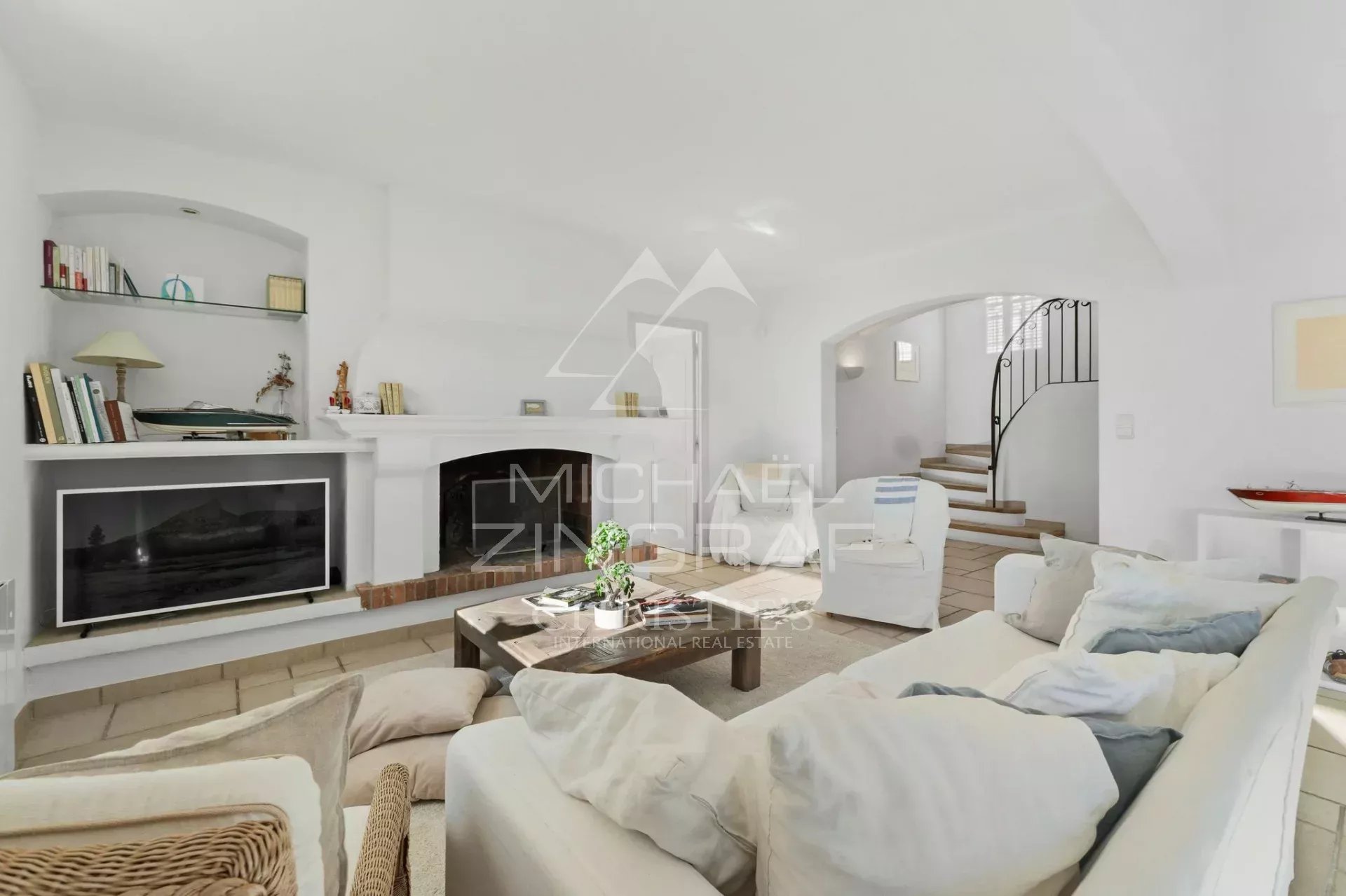 5 Bedroom Villa/Townhouse's Image 5
