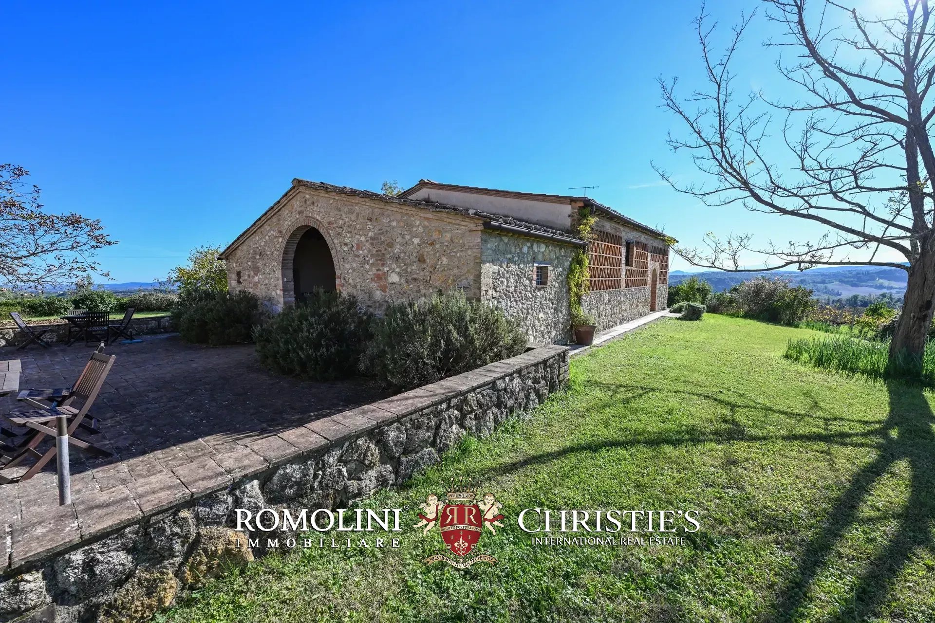 35 Bedroom Vineyard's Image 25