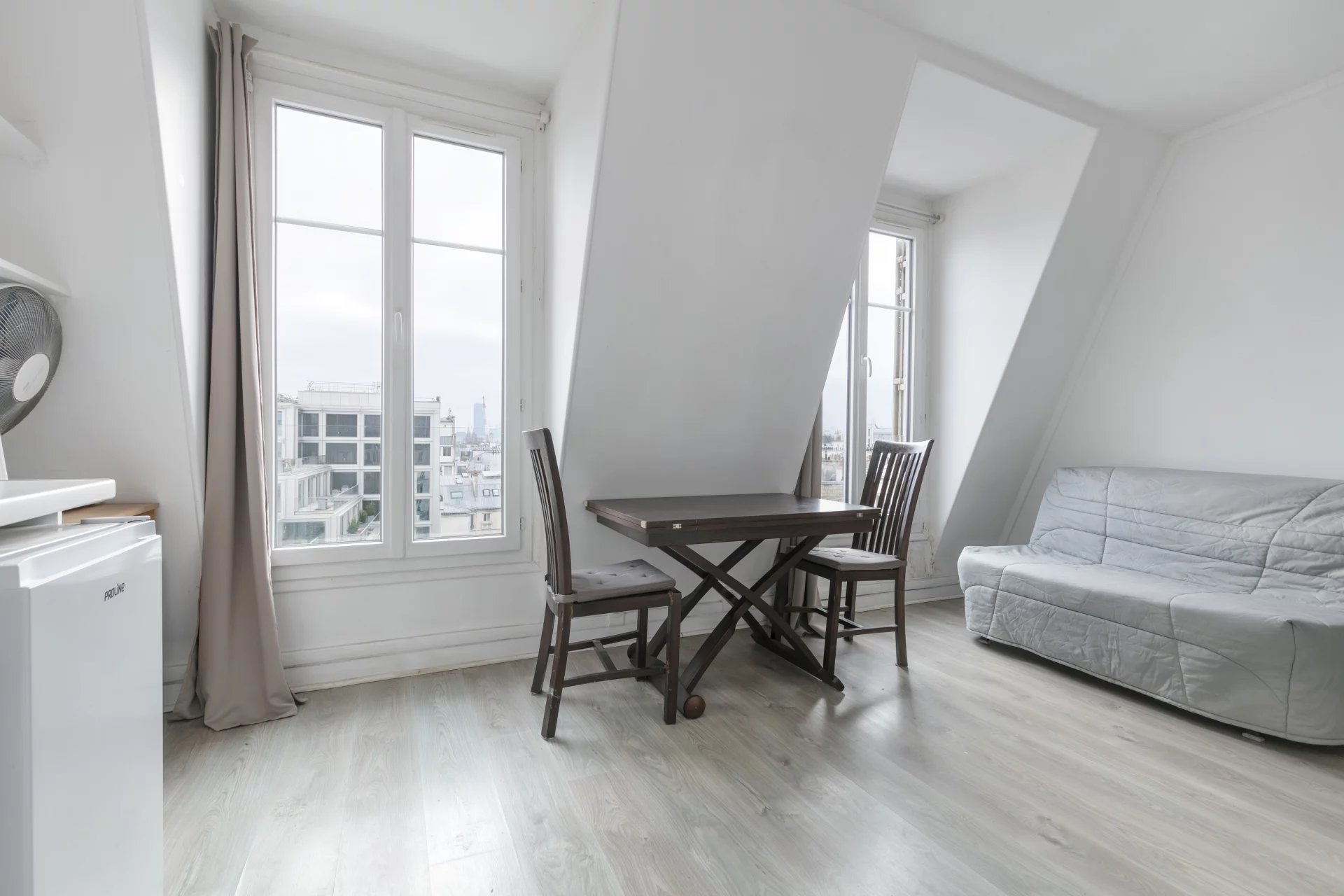 PARIS 8 – MADELEINE – Bright studio with open views - picture 3