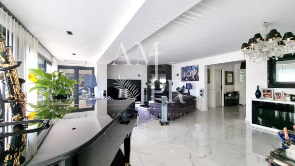 Mougins - Renovated villa with pool house — photo 6