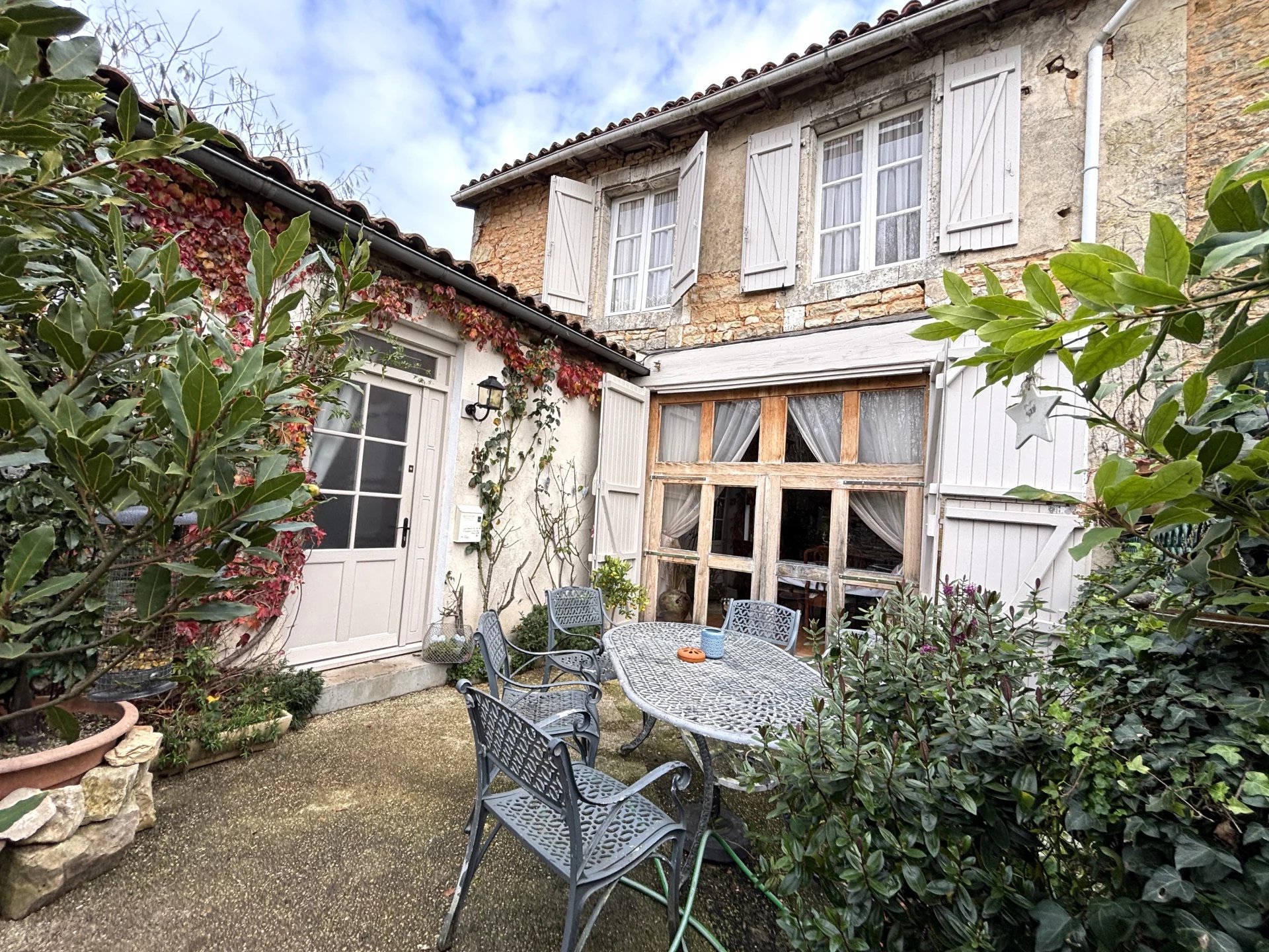 Très jolie maison de caractère située au cœur d'un des plus beaux villages de France