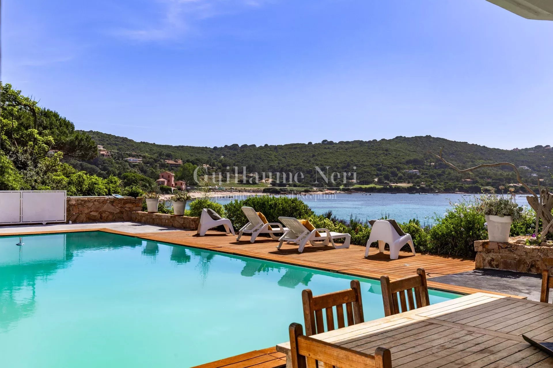 VILLA PIEDS DANS L'EAU ET VUE MER PANORAMIQUE