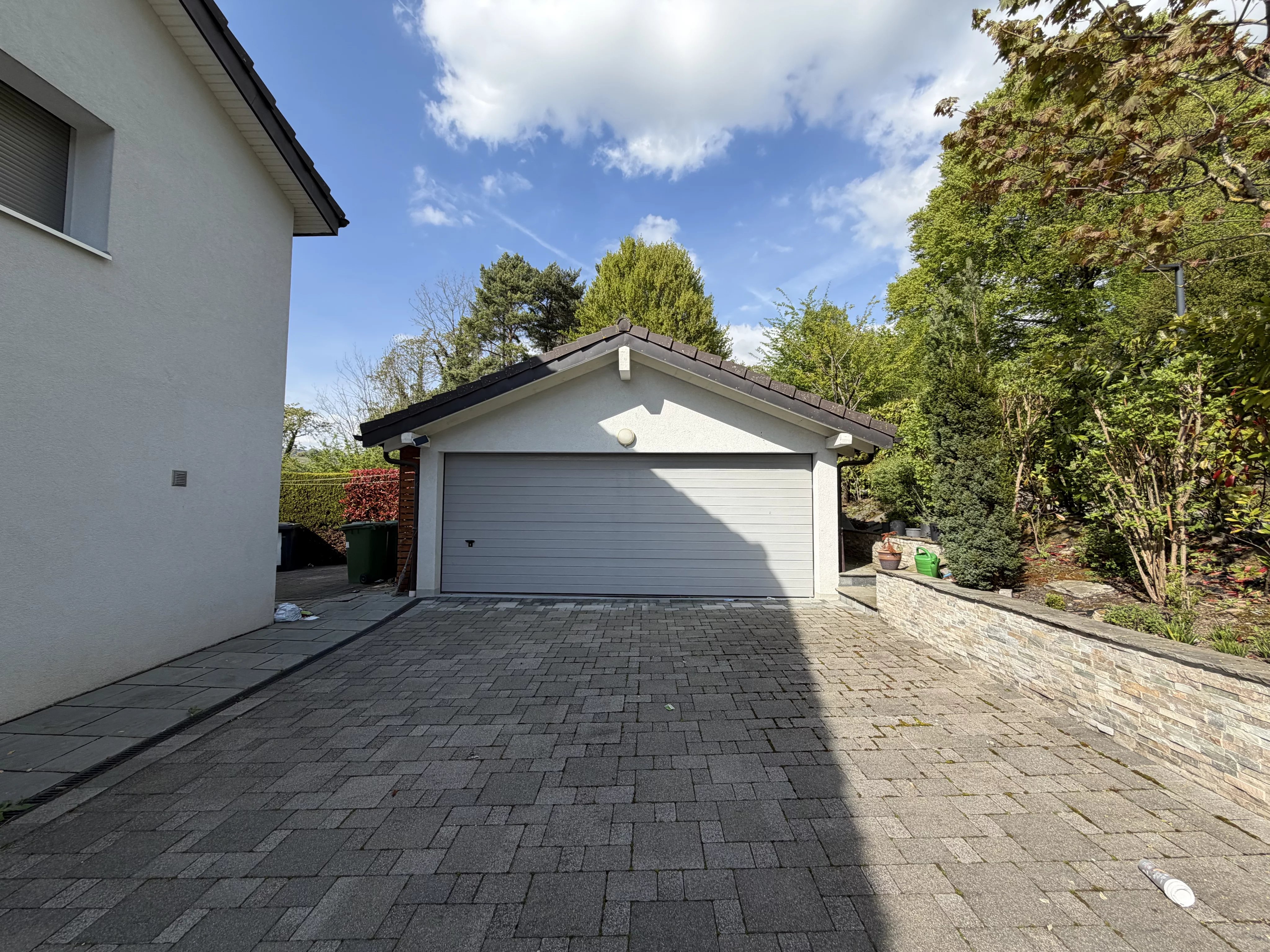 Villa individuelle contemporaine sur belle et grande parcelle