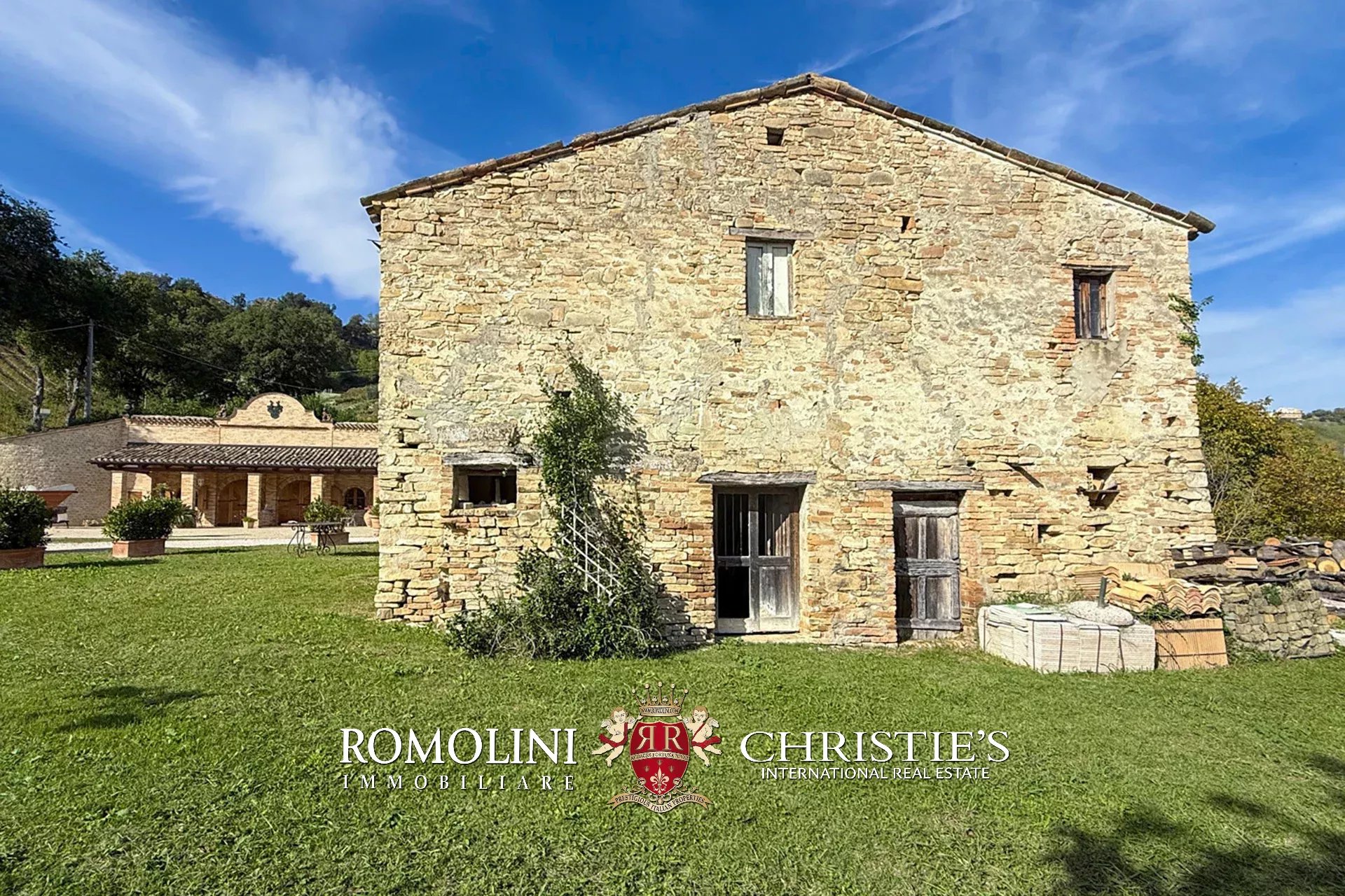 13 Bedroom Vineyard's Image 16