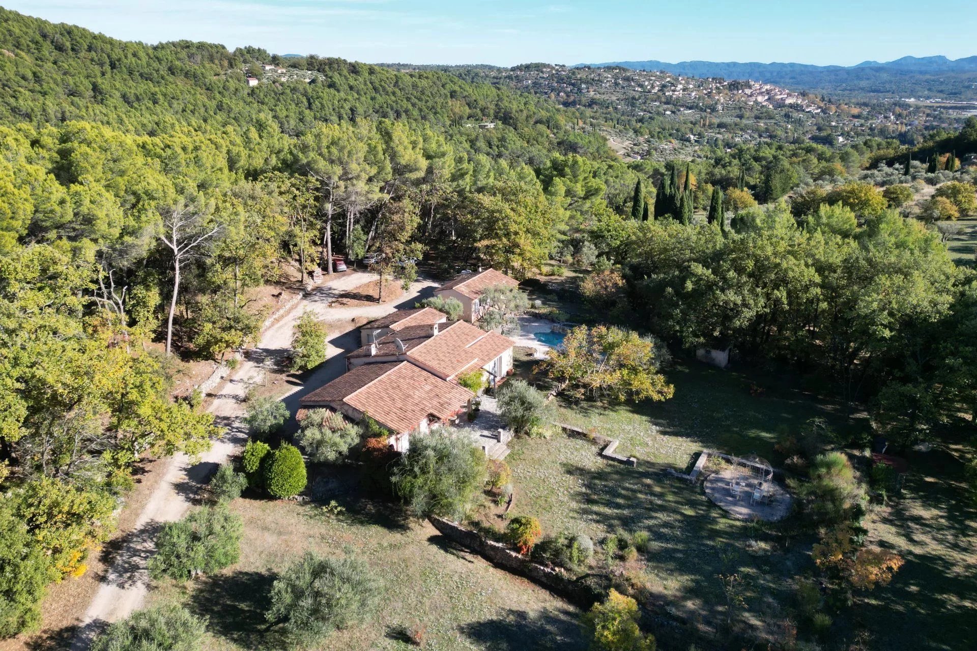 Single-storey villa with studio - Fayence