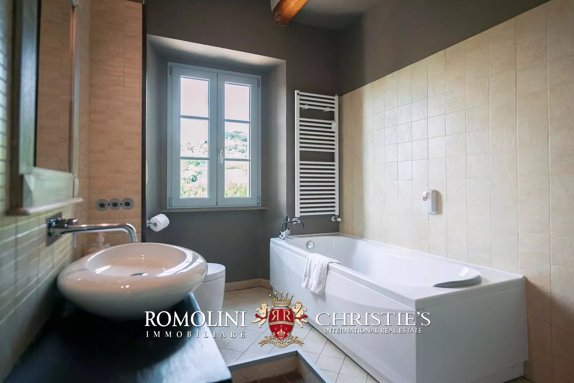 8 Bedroom Villa/Townhouse's Image 39