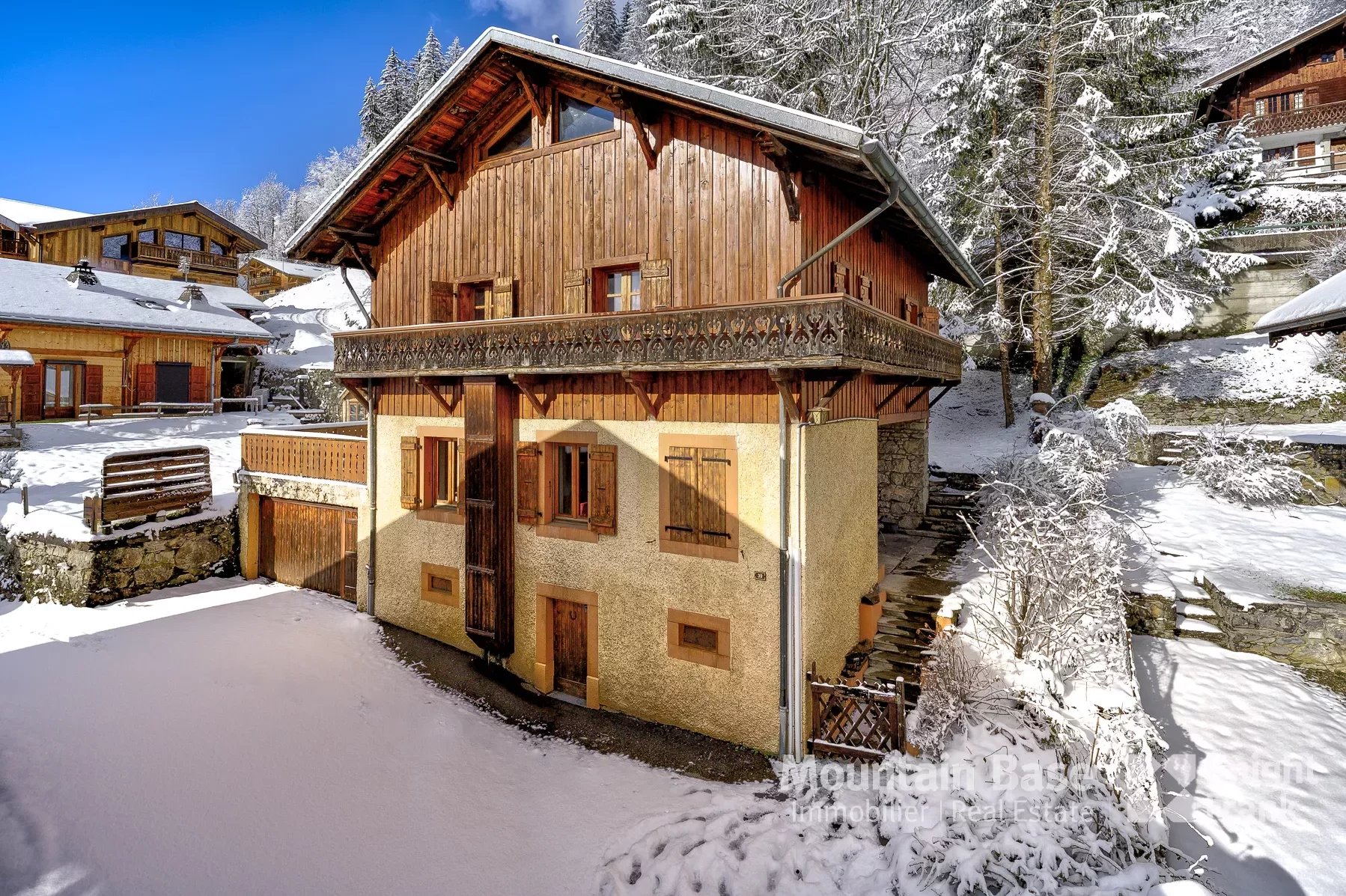 Photo of 6 bedroom chalet in a sought-after area