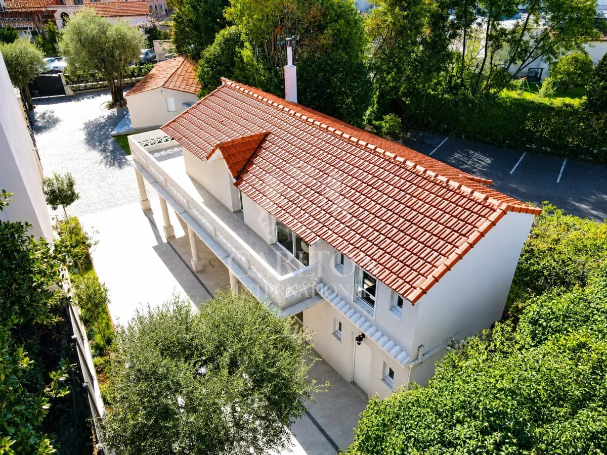 CANNES CENTRE-MAISON DE VILLE ENTIEREMENT RENOVEE