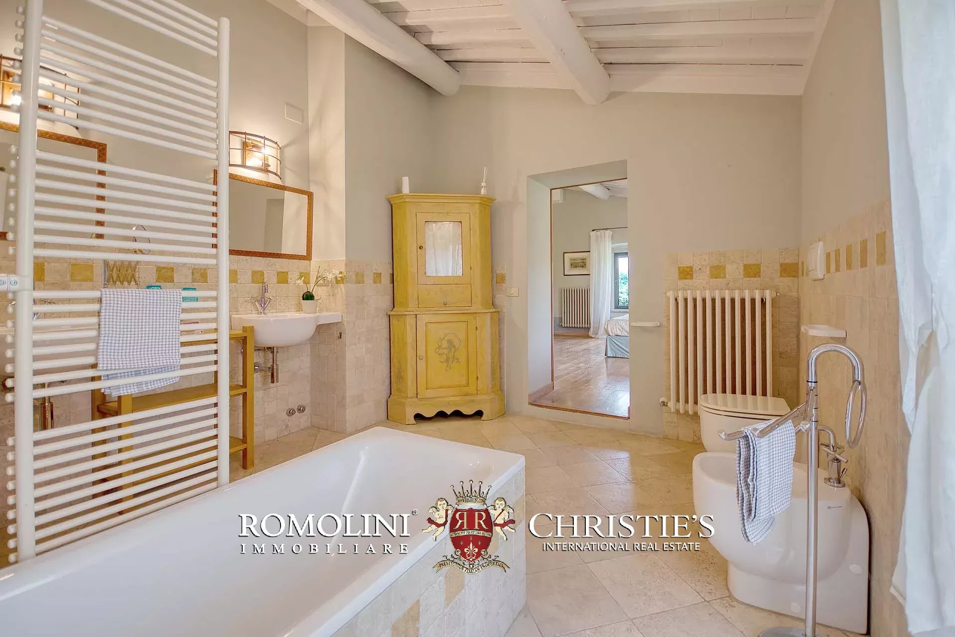 6 Bedroom Villa/Townhouse's Image 28