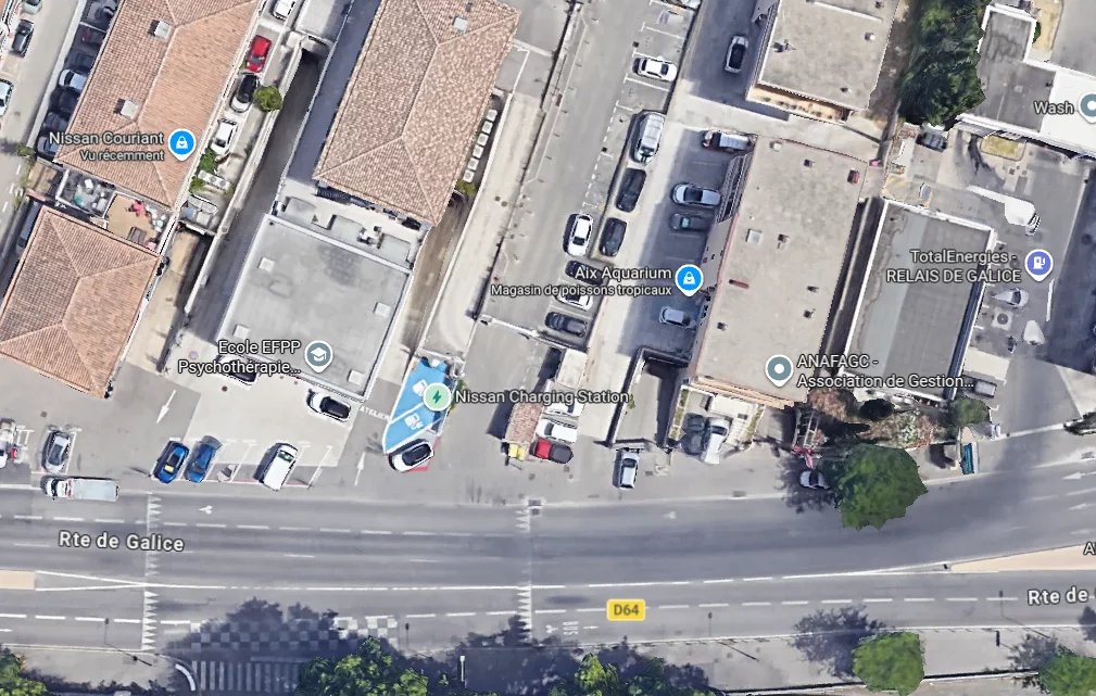 Emplacement Parking extérieur.