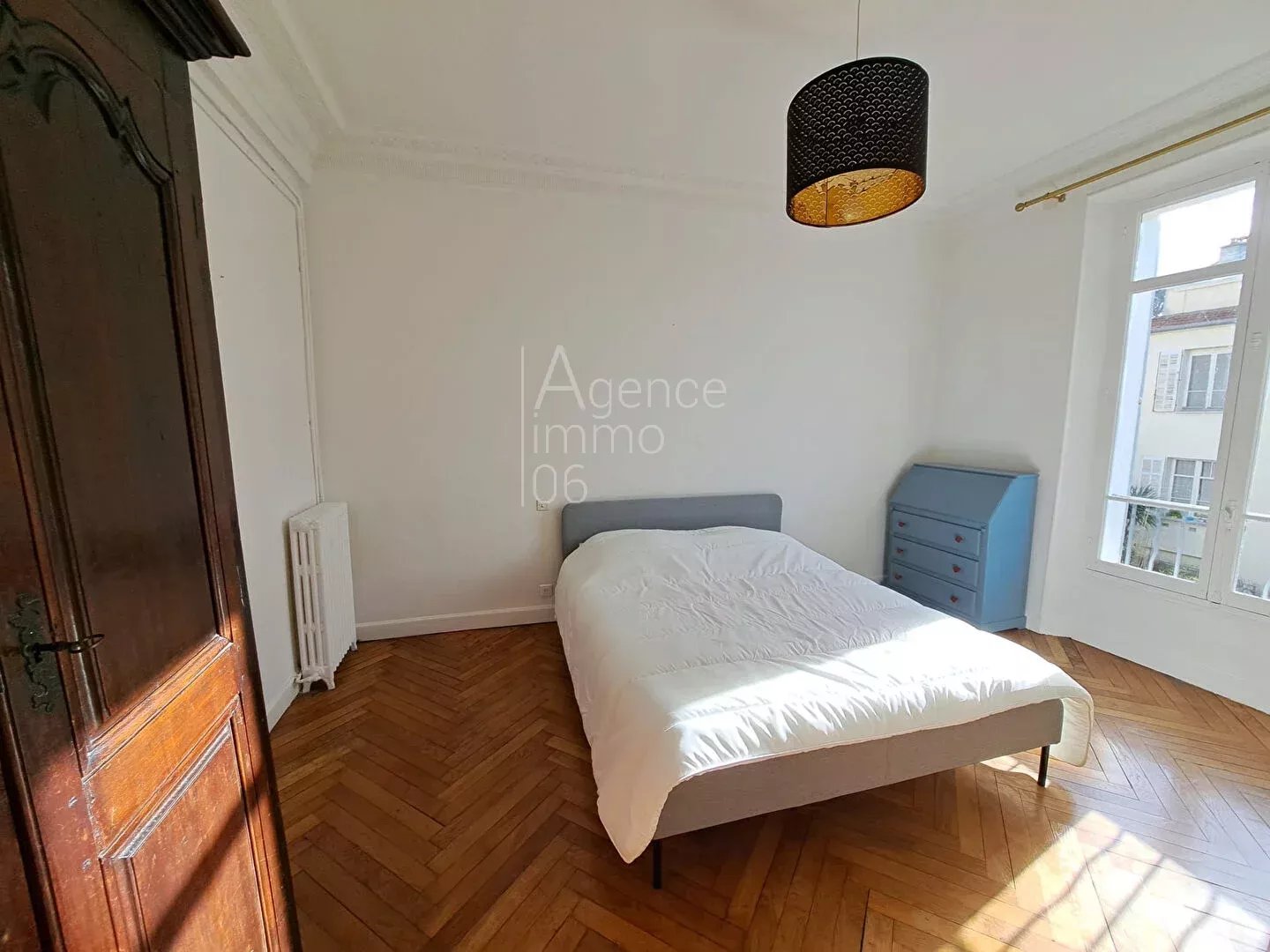 Cannes Location meublée 3 pièces avec balcon et cave