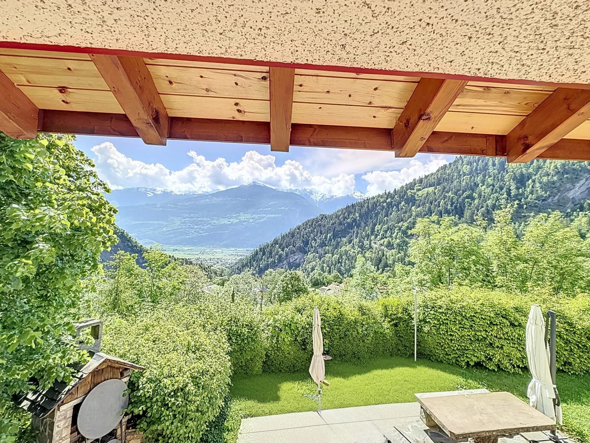 Splendide villa individuelle avec vue panoramique et calme absolu à Chamoson