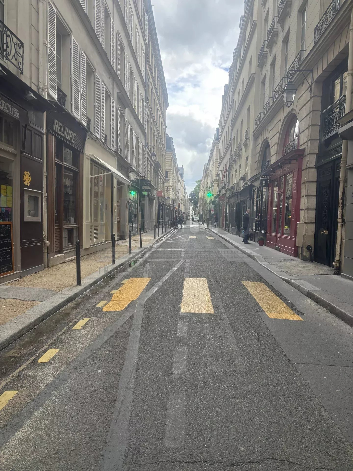 PARIS VIIÈME - PROCHE SAINT GERMAIN DES PRES