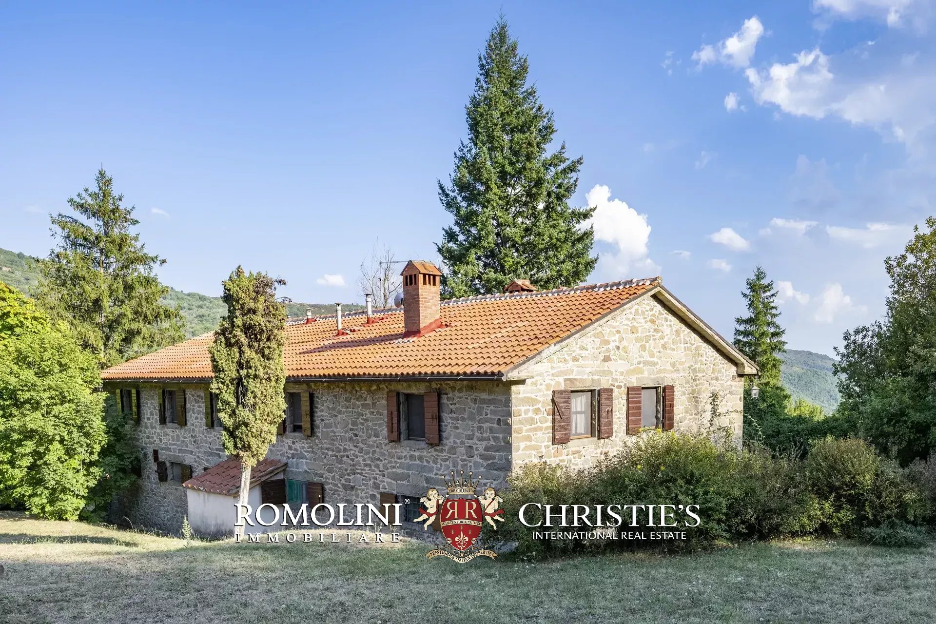 101-HA ESTATE WITH NATURAL SPRINGS FOR SALE BETWEEN AREZZO AND FLORENCE