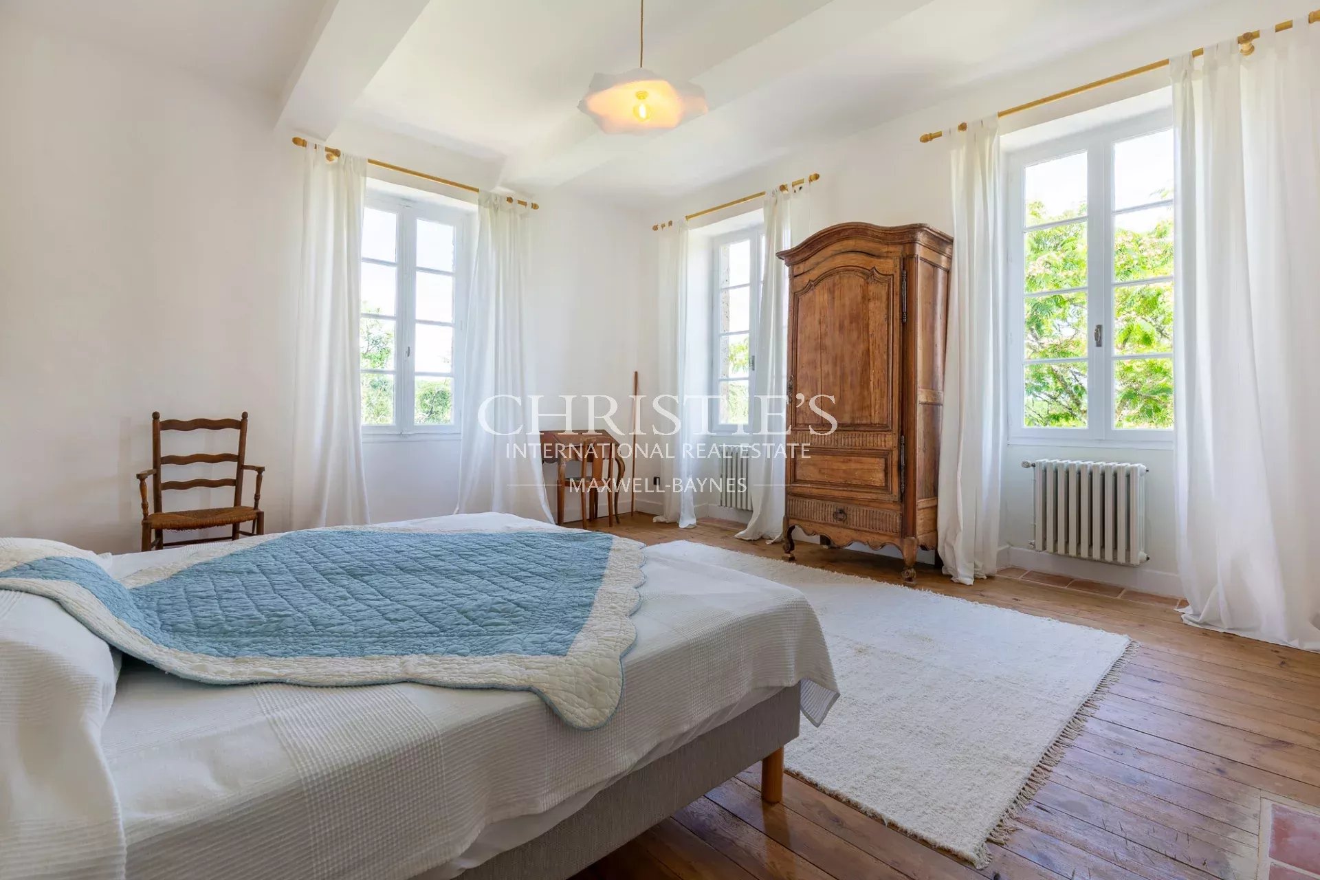 10 Bedroom Chateau's Image 15