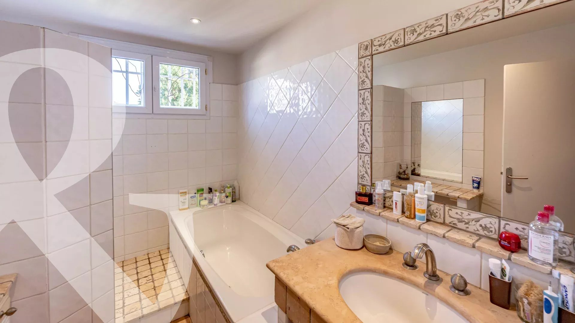 GRANDE MAISON FAMILIALE