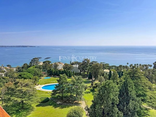 Apartment for sale in Cannes panoramic sea view — photo 1