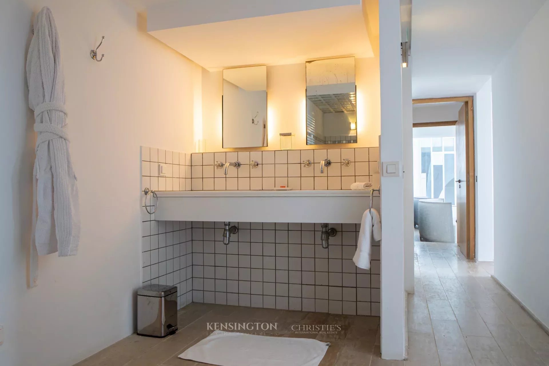 6 Bedroom Villa/Townhouse's Image 24