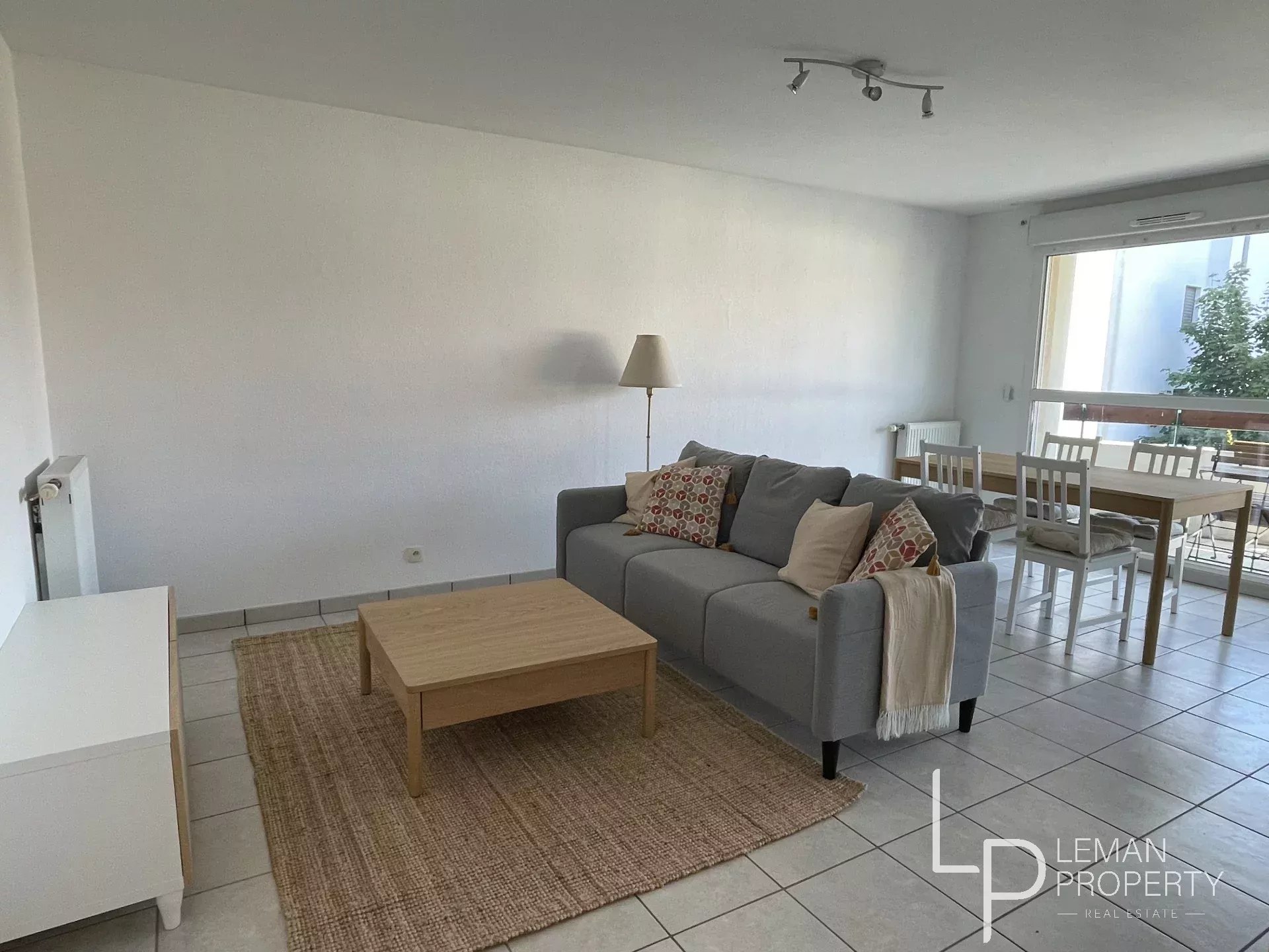 L'agence Leman property vous propose un  à la vente