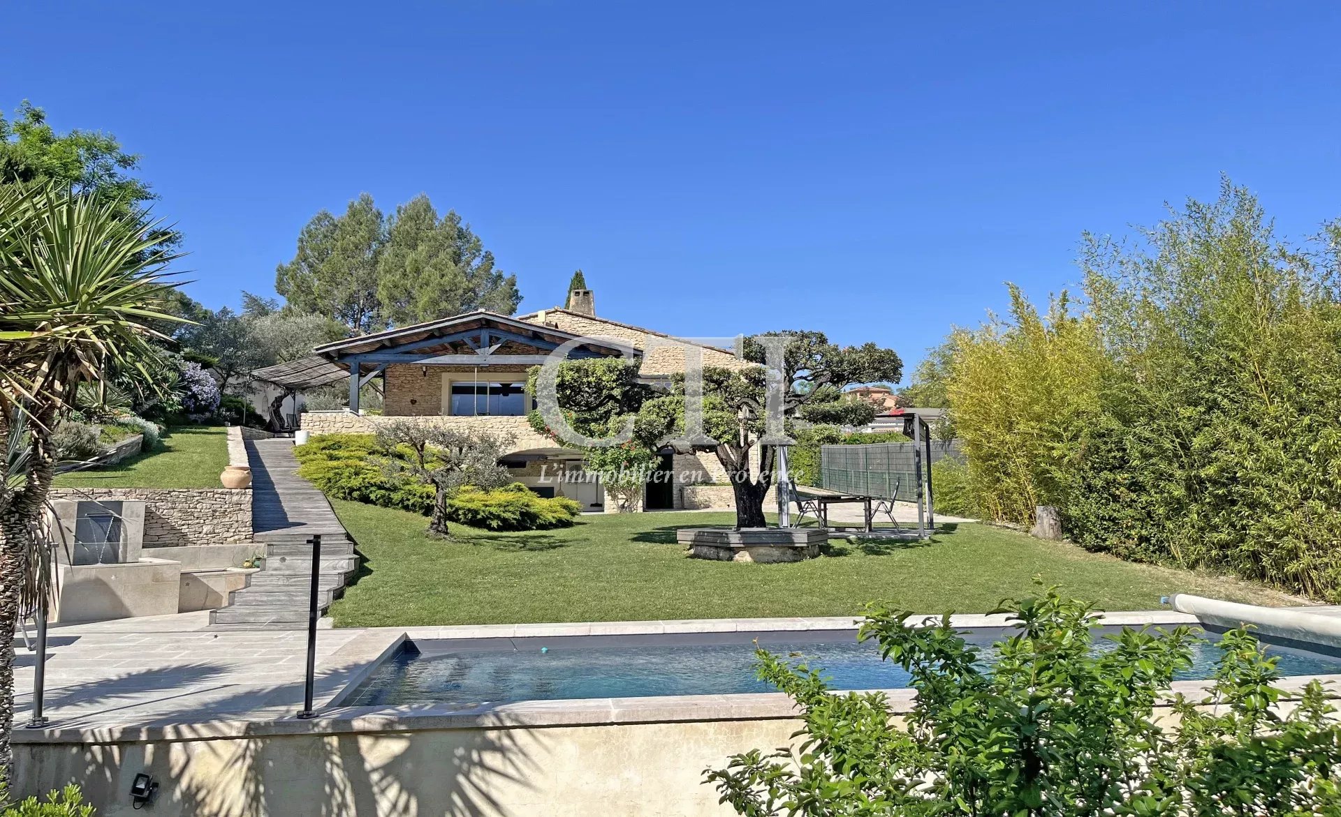 A VENDRE PROPRIETE CARACTERE PIERRE VAISON LA ROMAINE  CONTEMPORAIN JARDIN PAYSAGER PISCINE VUE PANORAMIQUE COMMERCES A PIED GARAGE STUDIO POUR RECEVOIR
