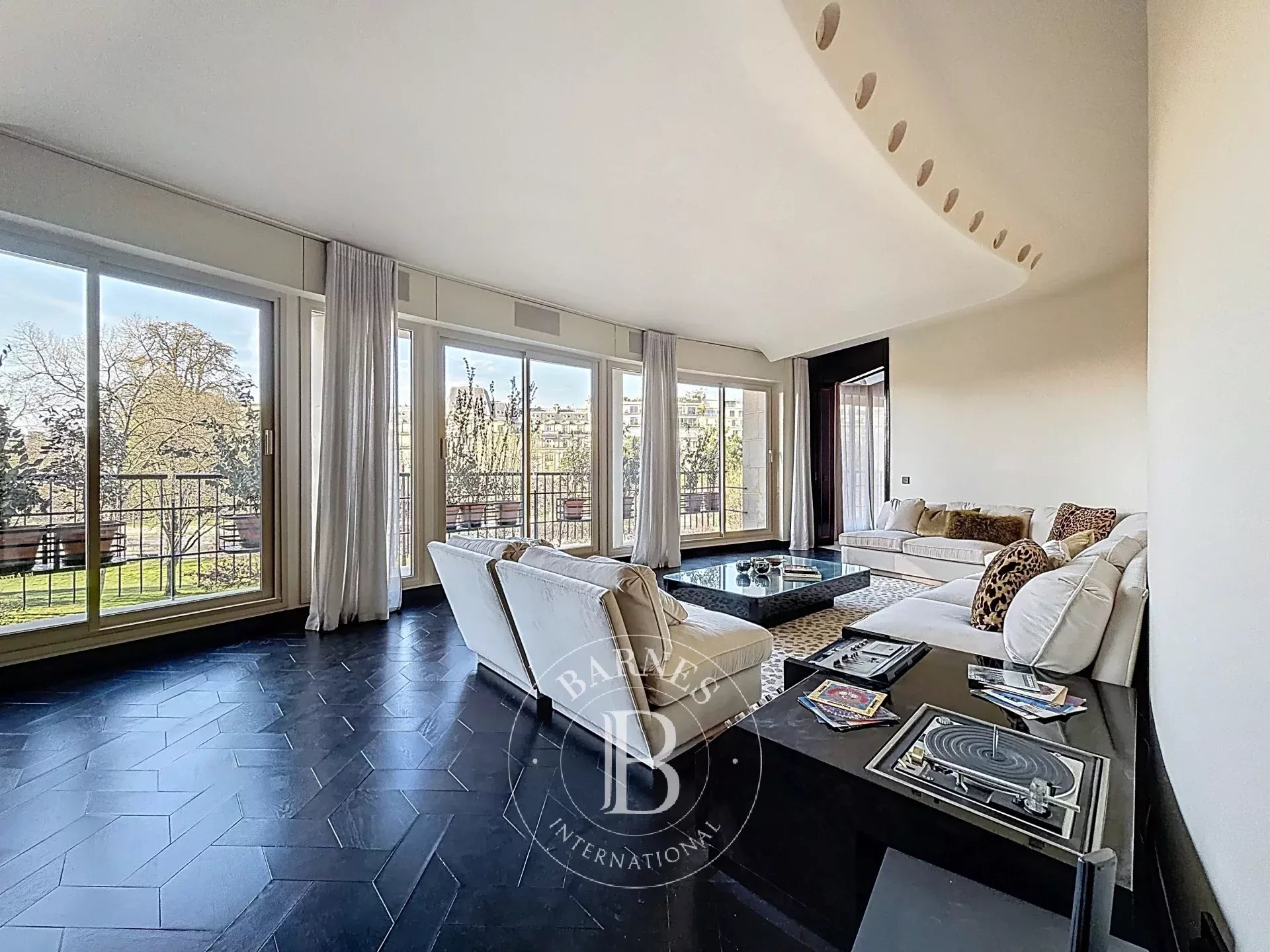 Paris 16e - 216m² - 5p. - 3ch.