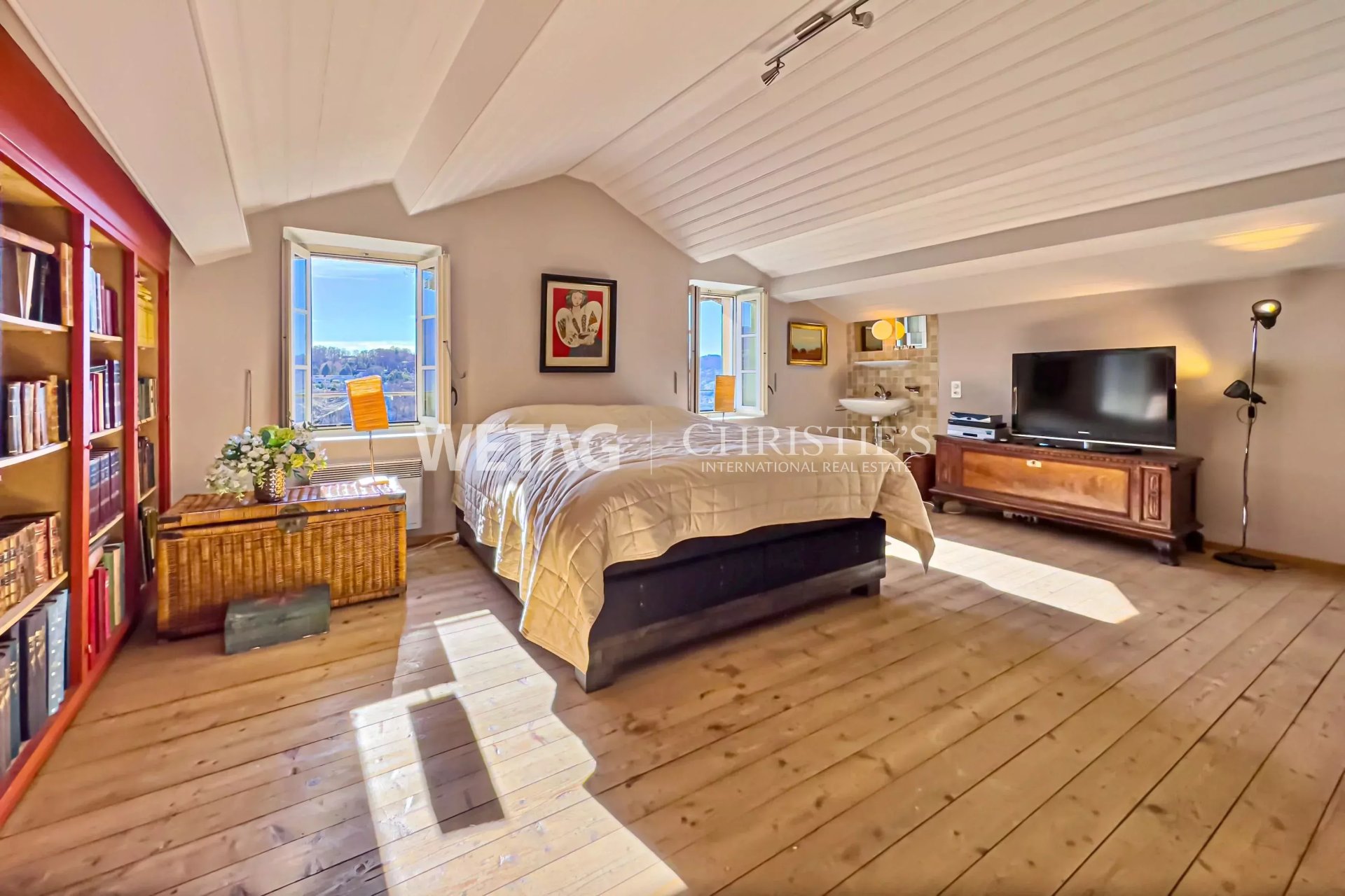 4 Bedroom Villa/Townhouse's Image 3