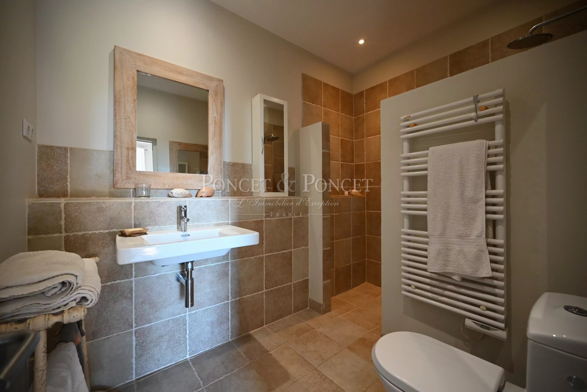 10 Bedroom Villa/Townhouse's Image 15