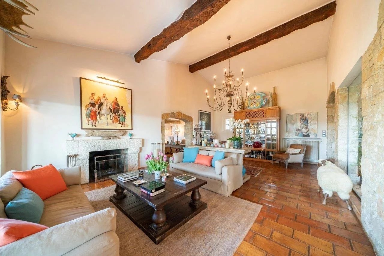  Image of Villa - 6 Bedrooms for Sale in Alpes-Maritimes-Saint-Paul-de-Vence-France, Image 6