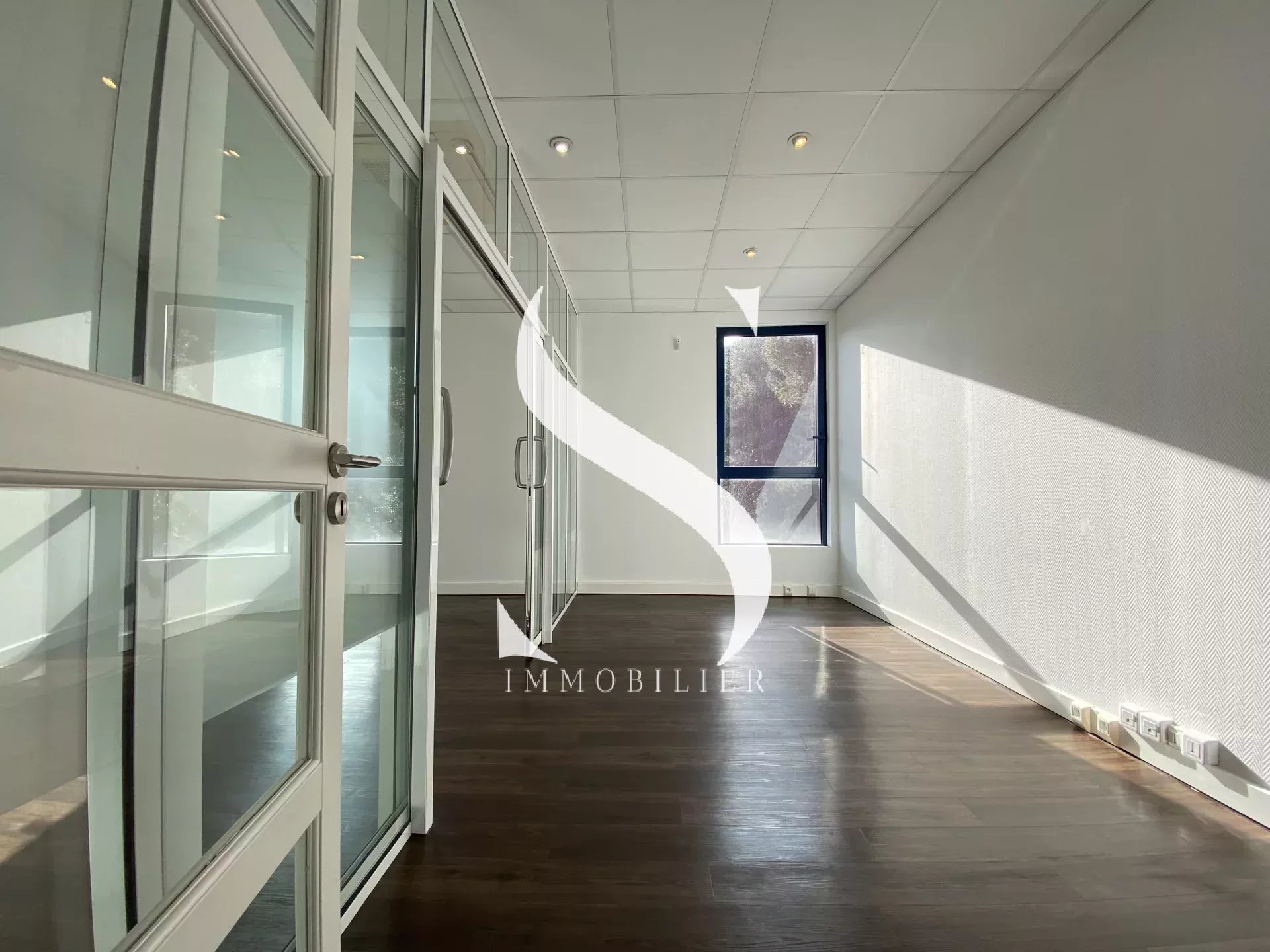 VALLAURIS - Limite ANTIBES - Bureaux à vendre de 140m2 environ - Photo 4