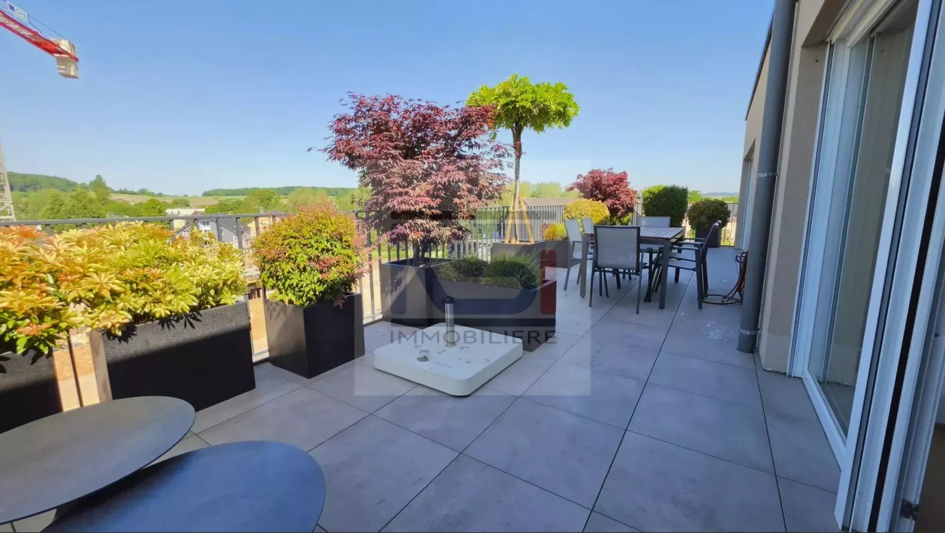 Penthouse 2 chambres avec grandes terrasses à Buschdorf
